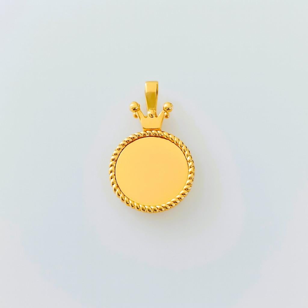 Vitolo 18K Gelbgold Diamantbesetzter Initial M Kronen-Anhänger (Rundschliff) im Angebot