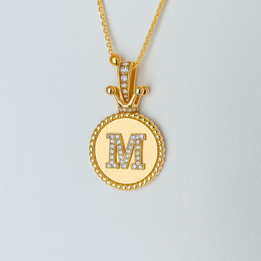 Vitolo 18K Gelbgold Diamantbesetzter Initial M Kronen-Anhänger für Damen oder Herren im Angebot
