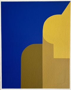 edifici con finestre che si affacciano sul mare blu, giallo oro e forme pure