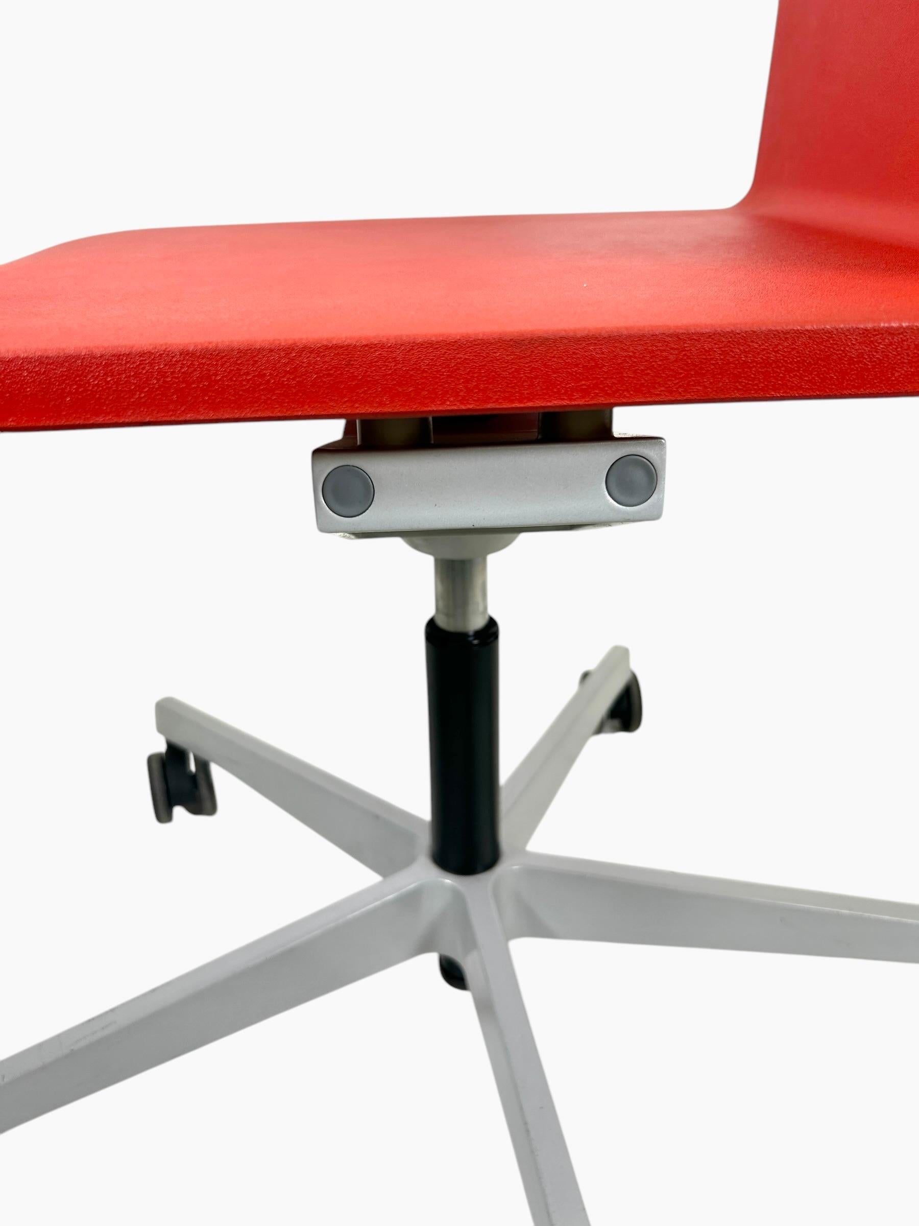 Mid-Century moderno Vitra .04 Studio Task Chair di Maarten van Severen Circa 2000 in vendita