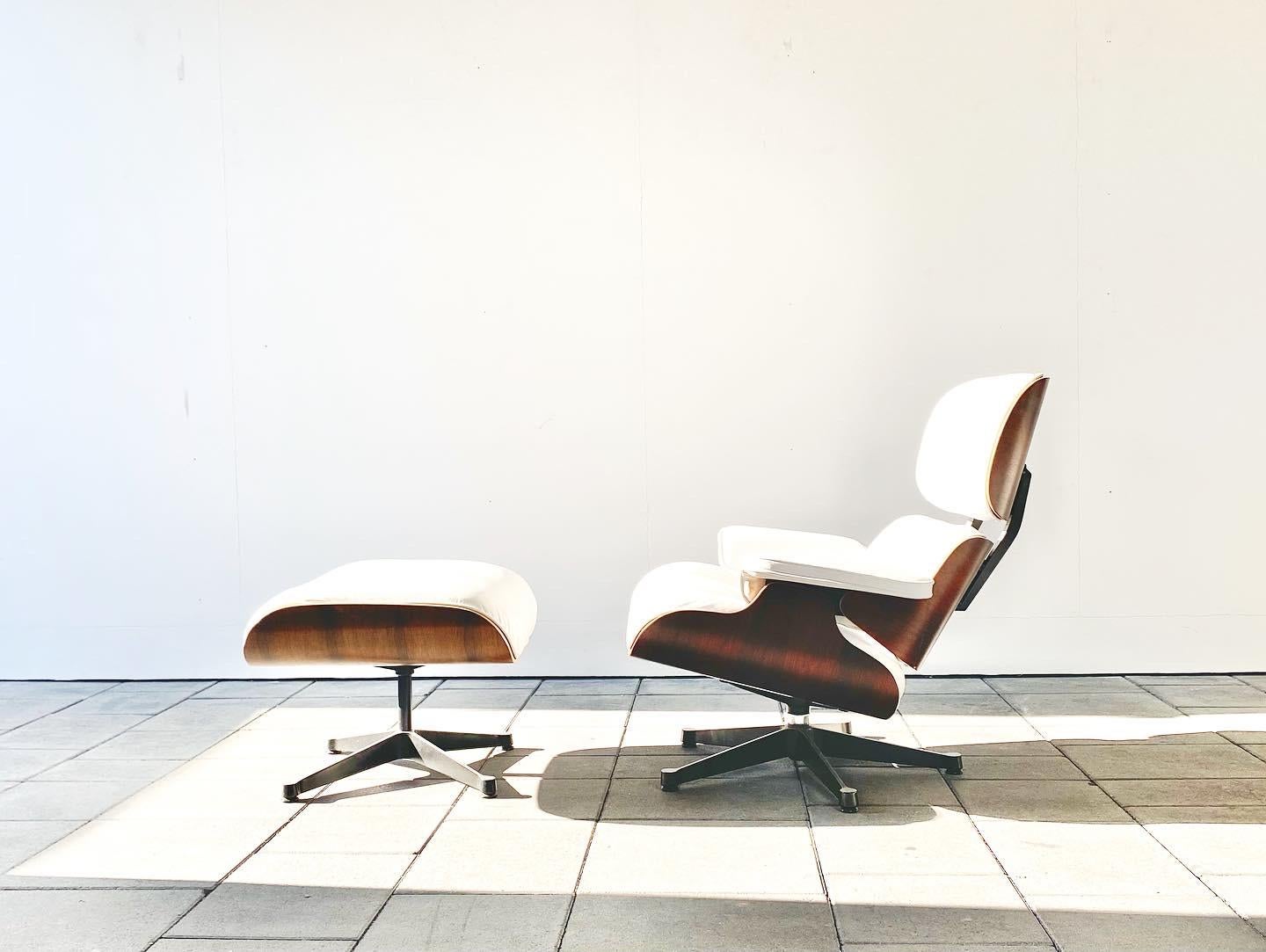 Mid-Century Modern Vitra 671 Eames Lounge Chair & Ottoman Design Charles and Ray Eames