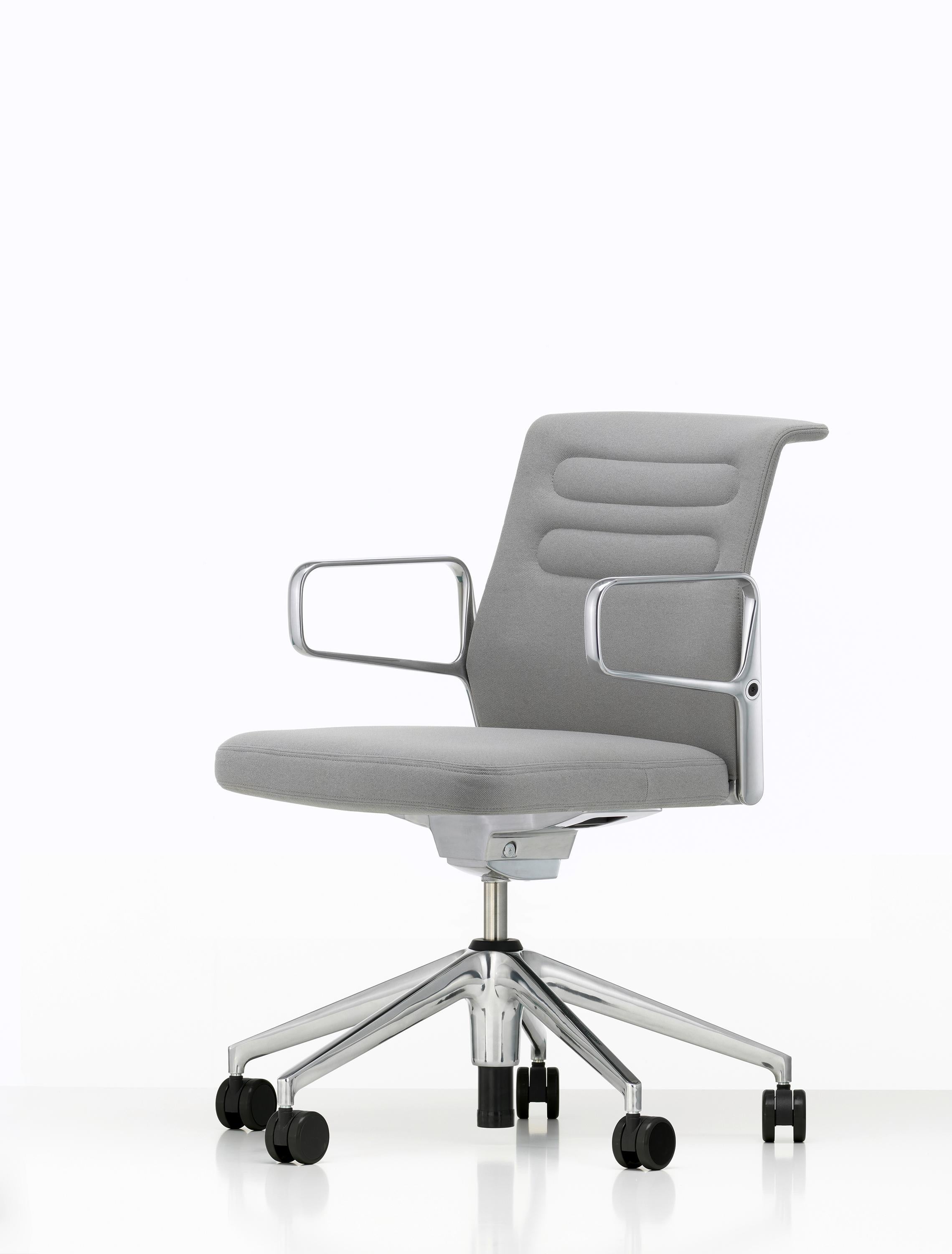 These items are currently only available in the United States.

AC 5 Studio is the reductive informal model of the AC 5 Group office chair family. Equipped with functions suited for it's use – a rocking mechanism and a height adjustment feature – AC