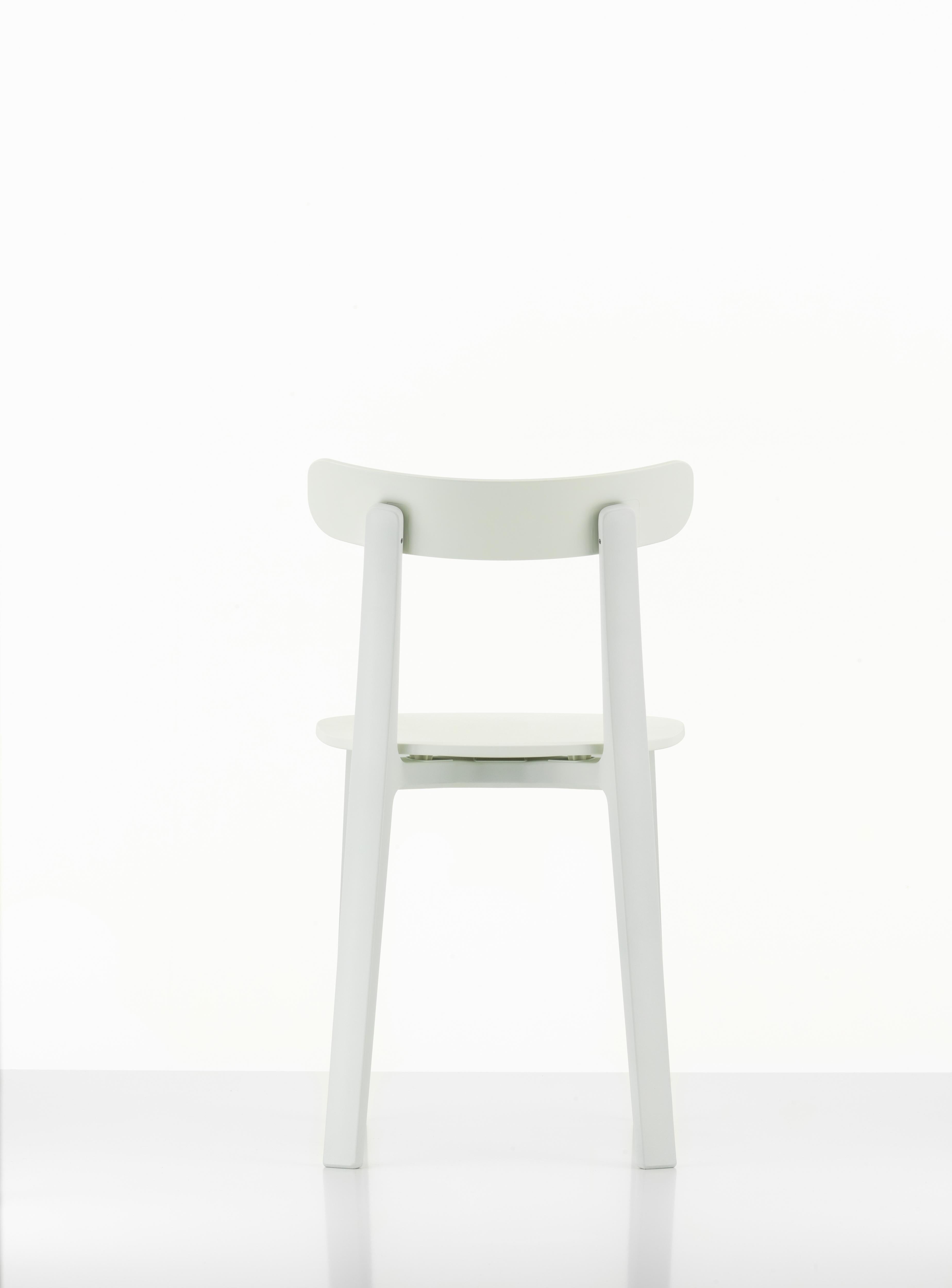 Vitra All Plastic Chair in White Two-Tone by Jasper Morrison In New Condition For Sale In New York, NY