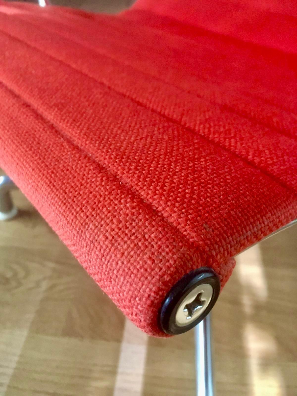 Vitra Aluminium Chair EA 124 et Ottoman EA 125 by Charles & Ray Eames en vente 6