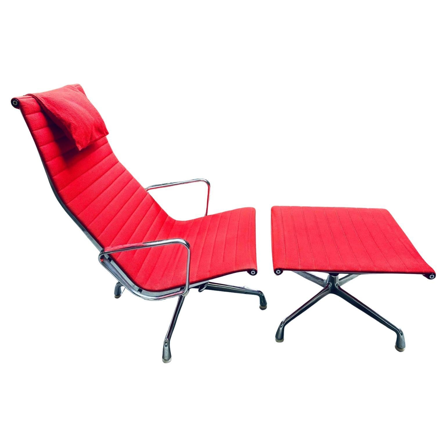 Vitra Aluminium Chair EA 124 et Ottoman EA 125 by Charles 
Ray Eames en vente