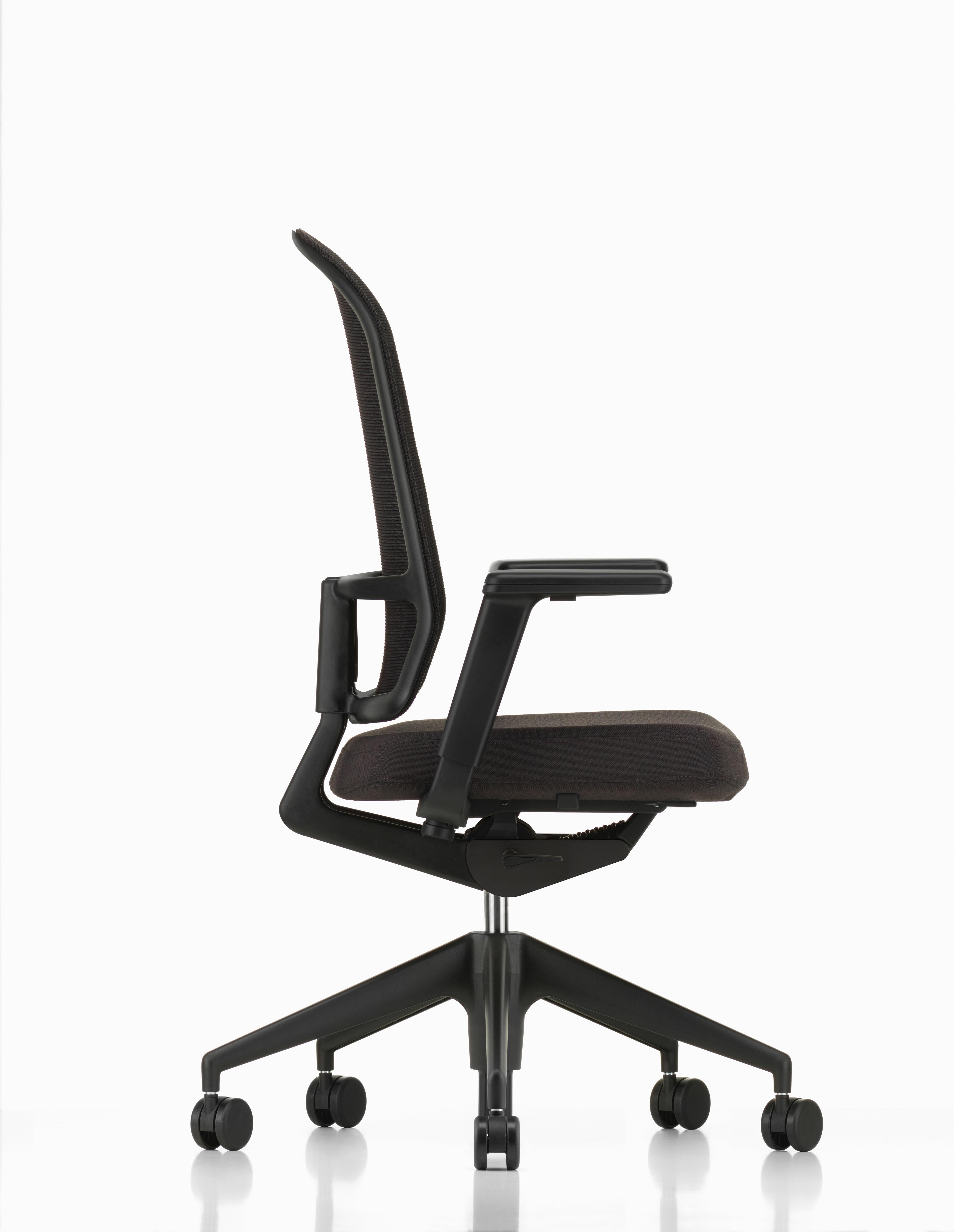 Modern Vitra AM Chair in Black LightNet and Nero Plano Seat by Alberto Meda For Sale