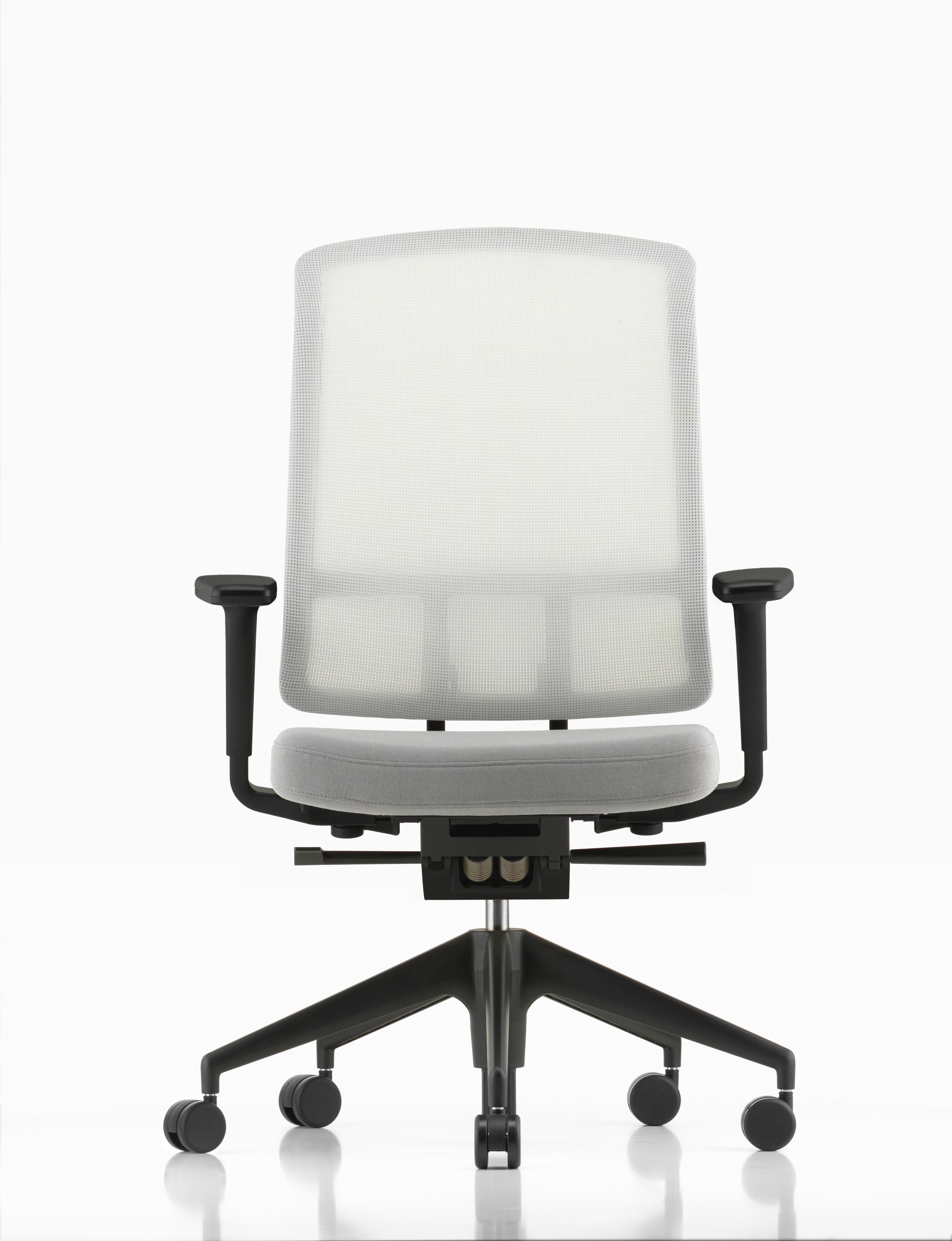 These items are currently only available in the United States.

The AM chair is the combined result of engineering skill, quality design and experience. It unites ergonomic functionality with technical elegance. Dynamic armrests and a