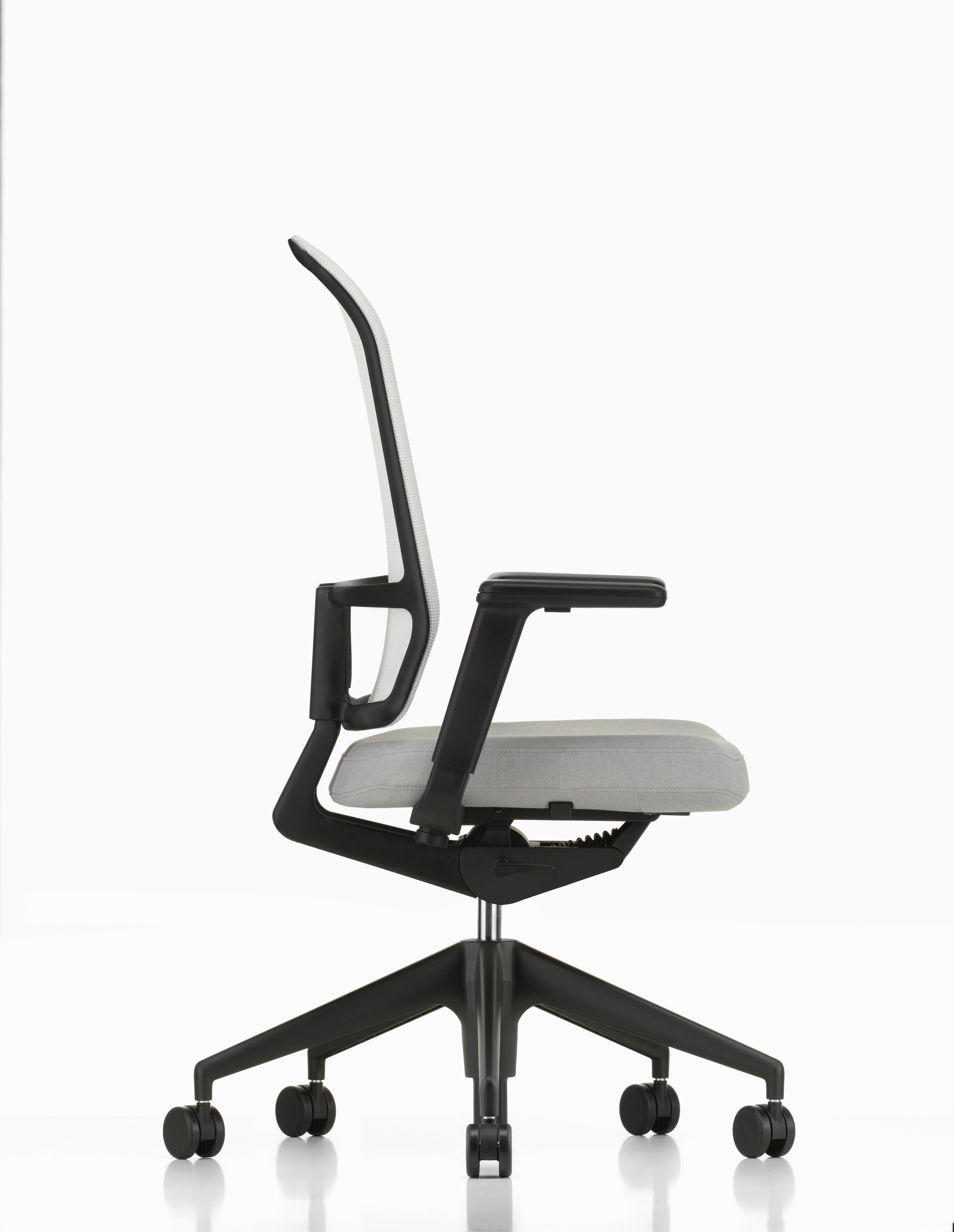 Vitra AM Chair in White and Cream by Alberto Meda (21. Jahrhundert und zeitgenössisch) im Angebot