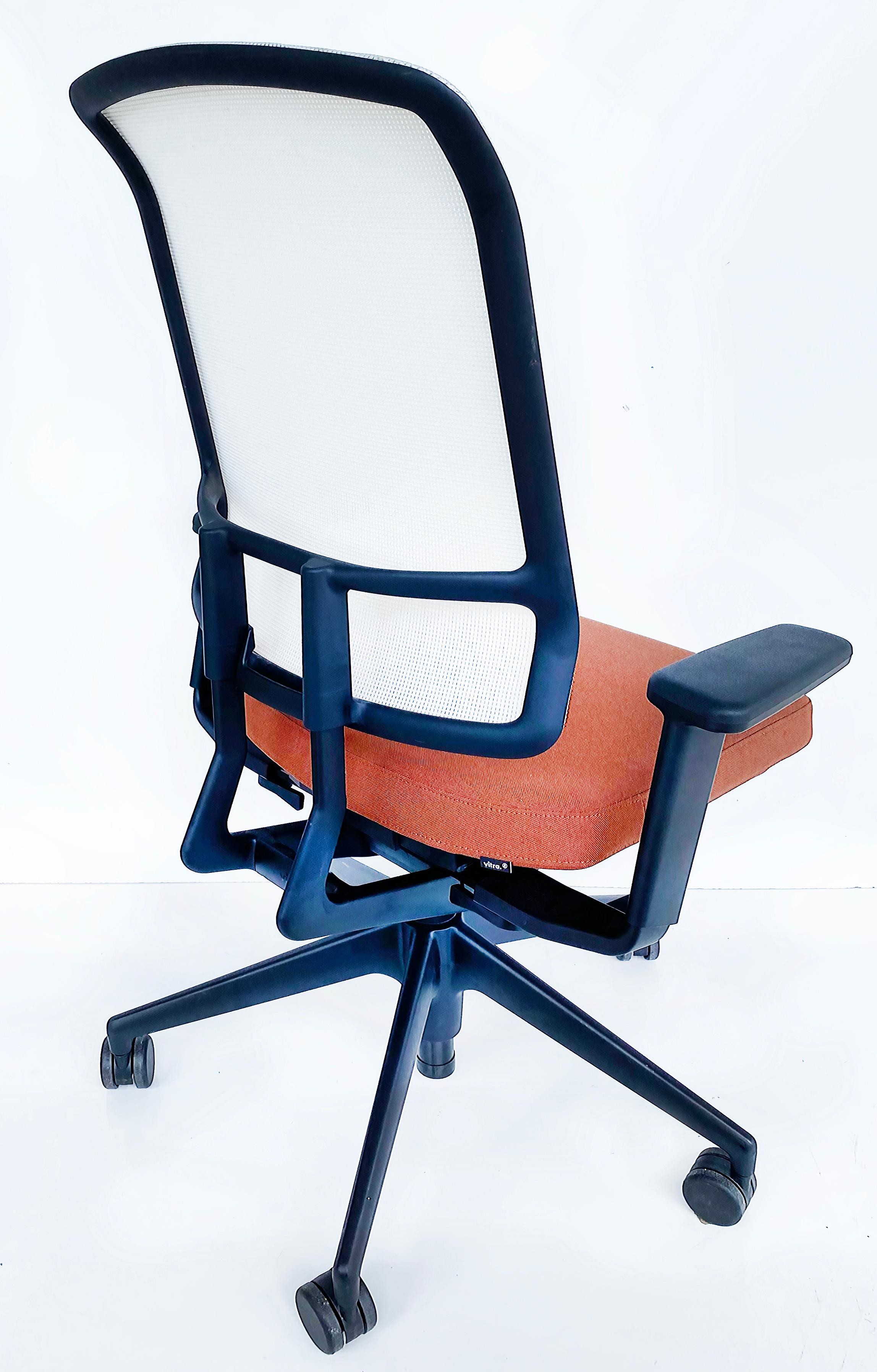 Vitra AM Fully Adjustable Ergonomic Office Chairs by Alberto Meda 2021 In Good Condition For Sale In Miami, FL
