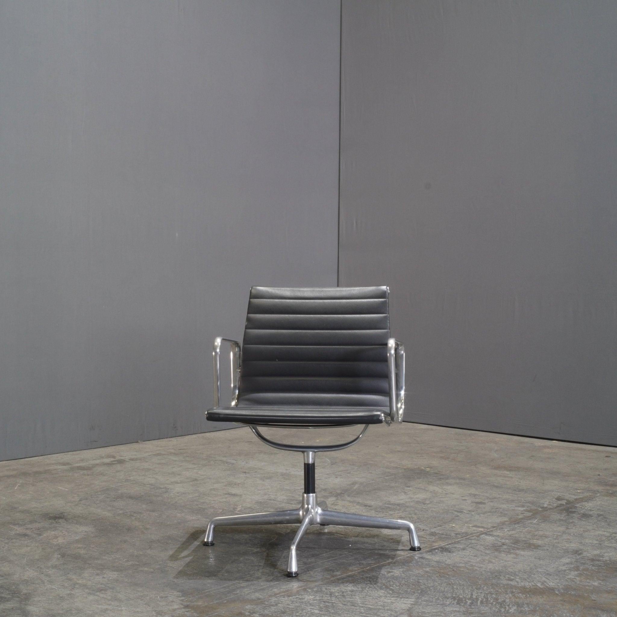 Vitra Black Leather Alu EA 117 Aluminium Office Chair by Charles & Ray Eames 2