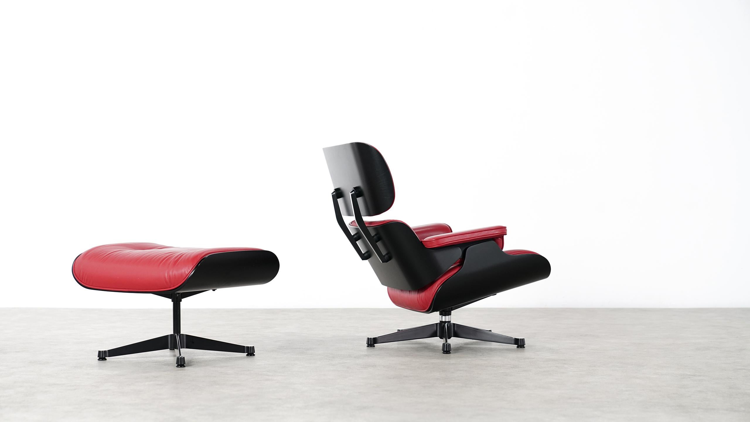 Vitra Charles Eames Lounge Chair und Ottoman von Vitra Rotes Leder:: schwarze Schalen 4