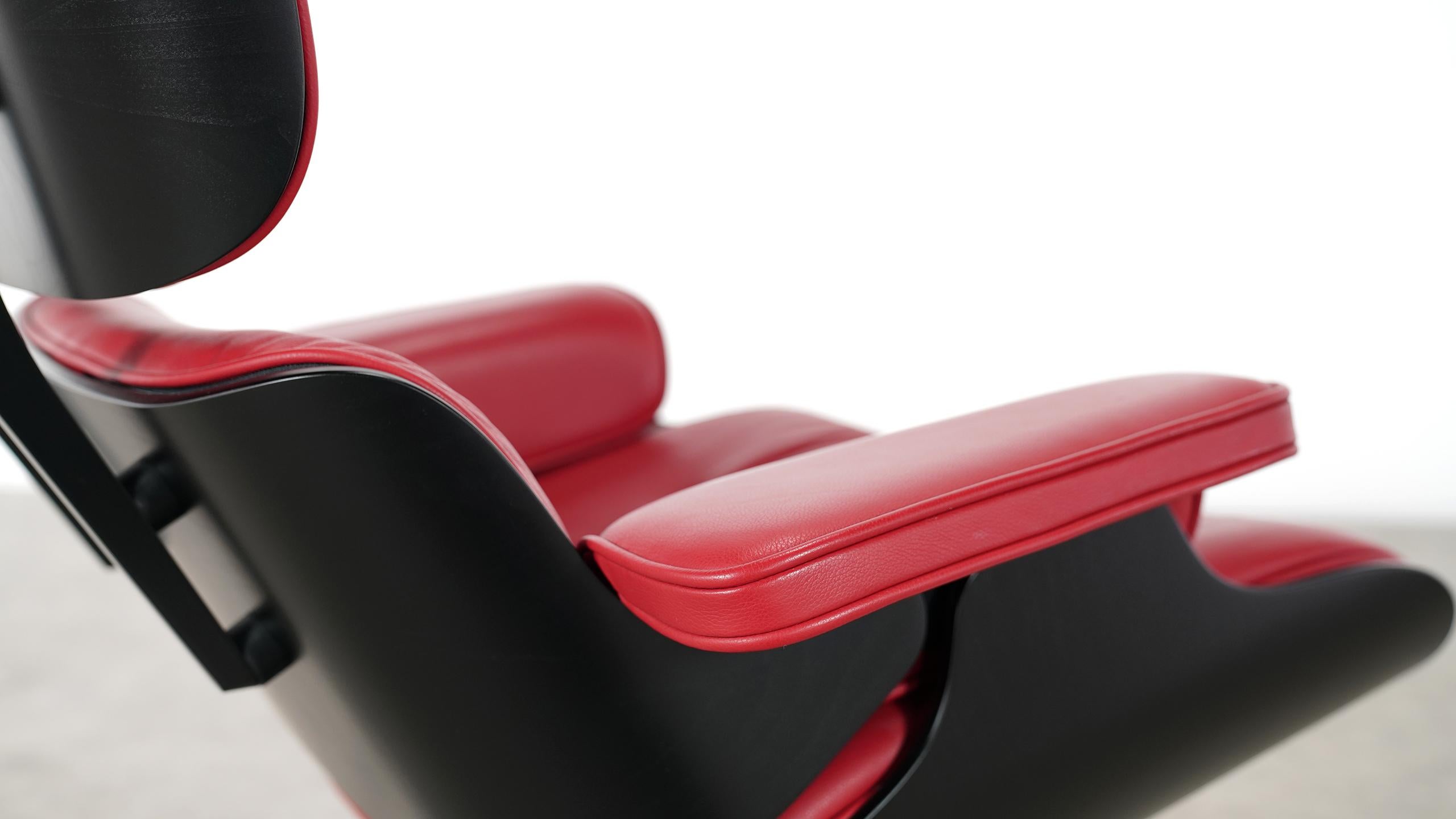 Vitra Charles Eames Lounge Chair und Ottoman von Vitra Rotes Leder:: schwarze Schalen 5