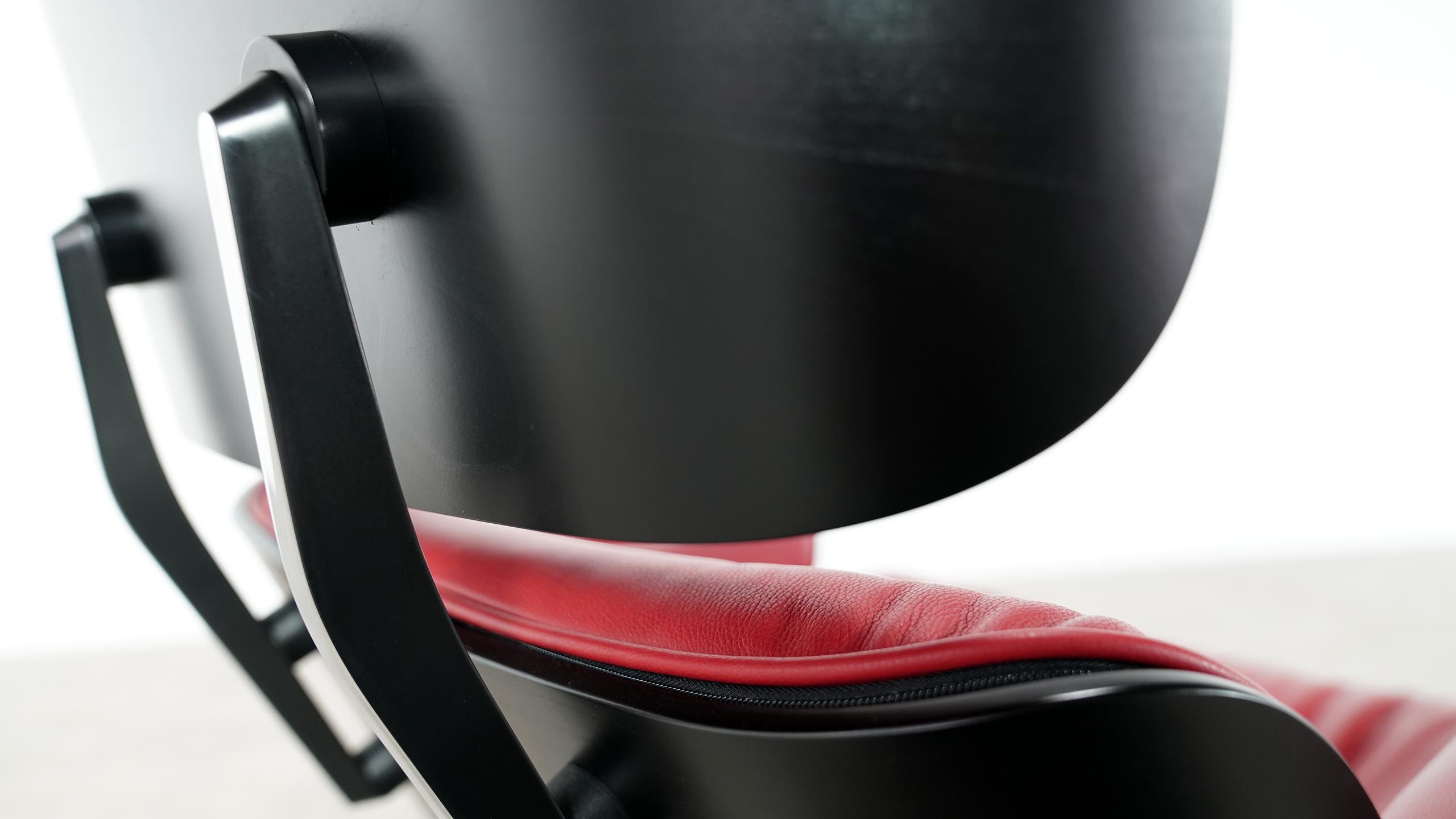 Vitra Charles Eames Lounge Chair und Ottoman von Vitra Rotes Leder:: schwarze Schalen 6