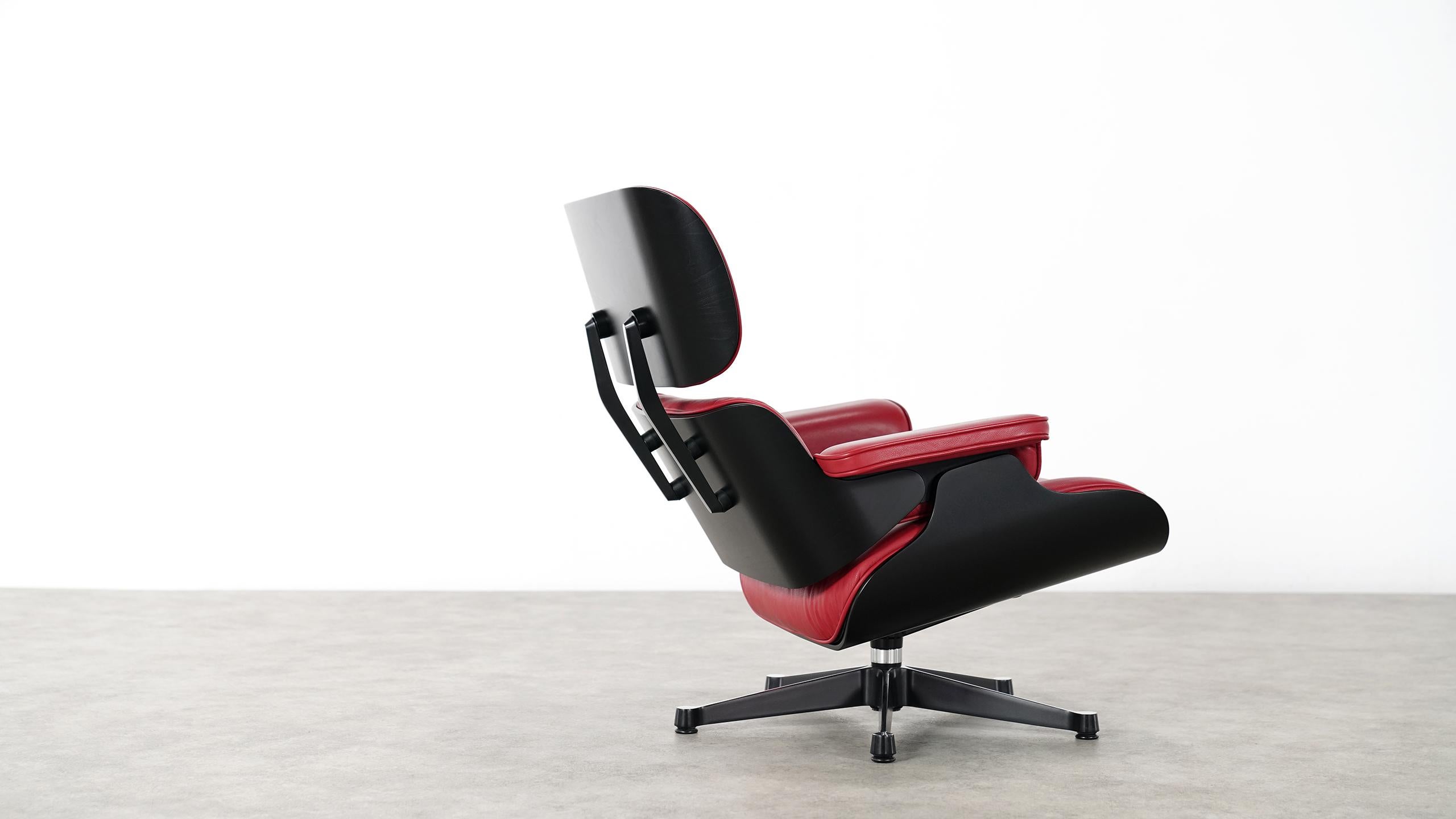 Vitra Charles Eames Lounge Chair und Ottoman von Vitra Rotes Leder:: schwarze Schalen 7