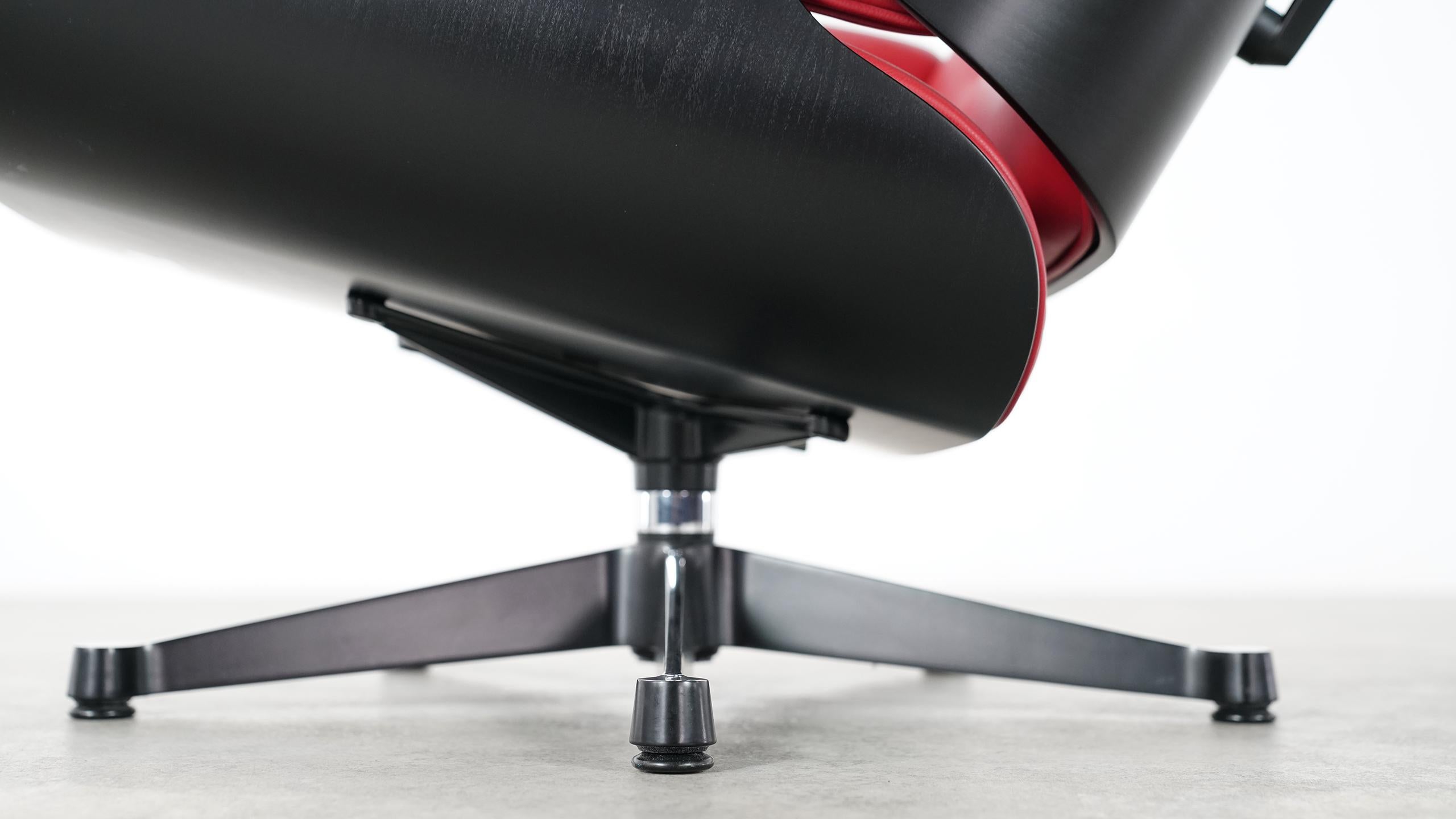 Vitra Charles Eames Lounge Chair und Ottoman von Vitra Rotes Leder:: schwarze Schalen 13