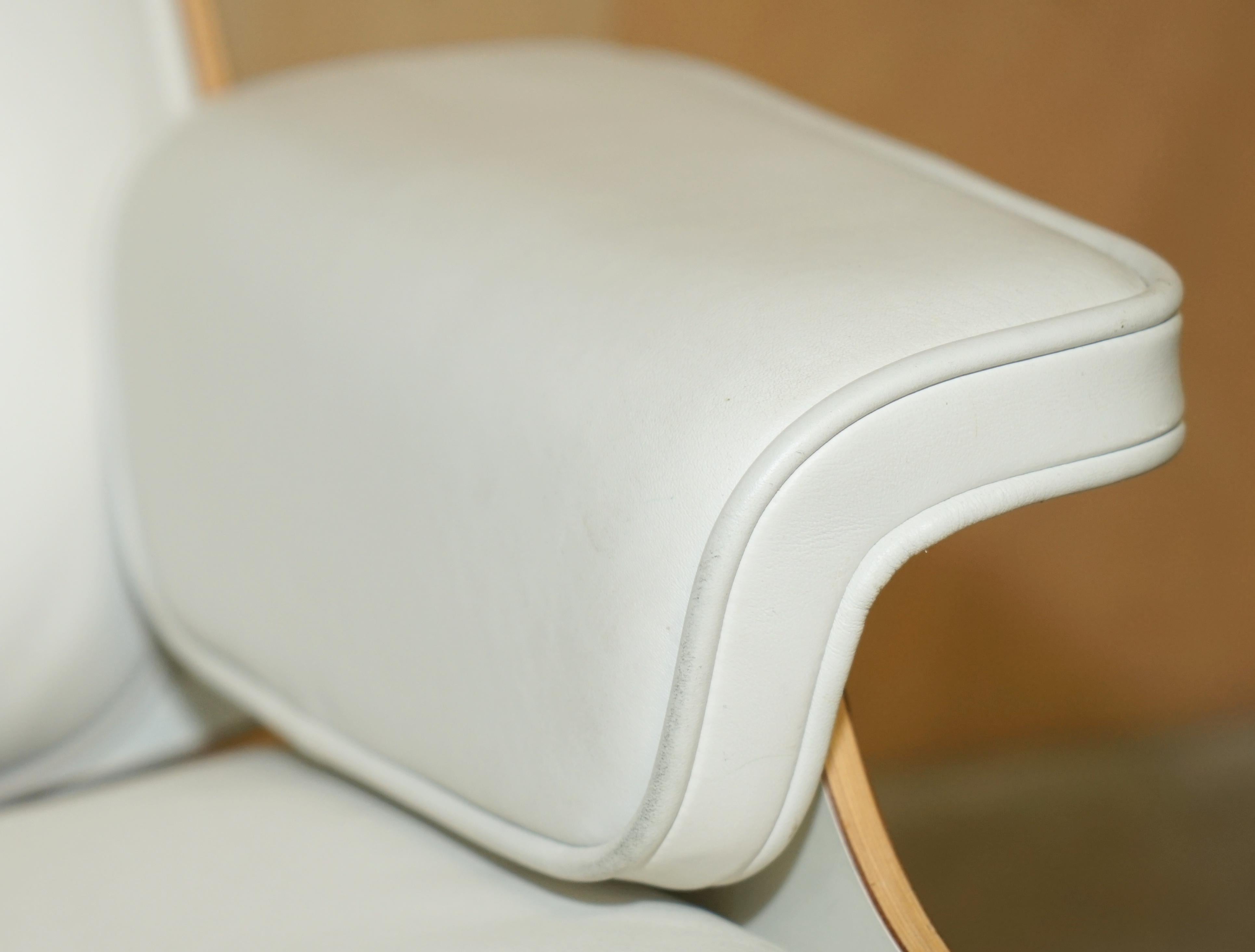Whiting fauteuil de salon Charles and Ray Eames american cherry wood white leather en vente 3