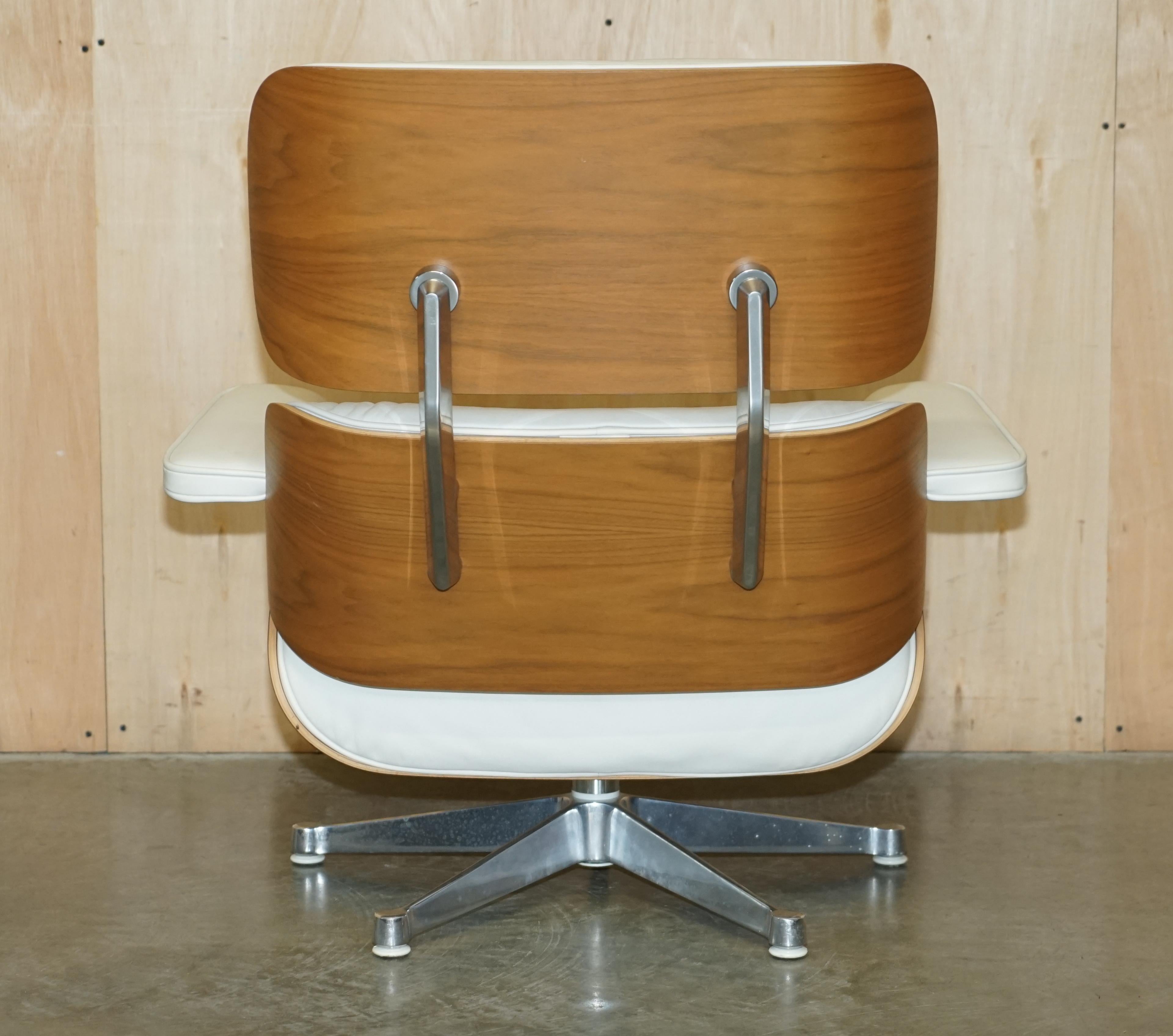Whiting fauteuil de salon Charles and Ray Eames american cherry wood white leather en vente 11