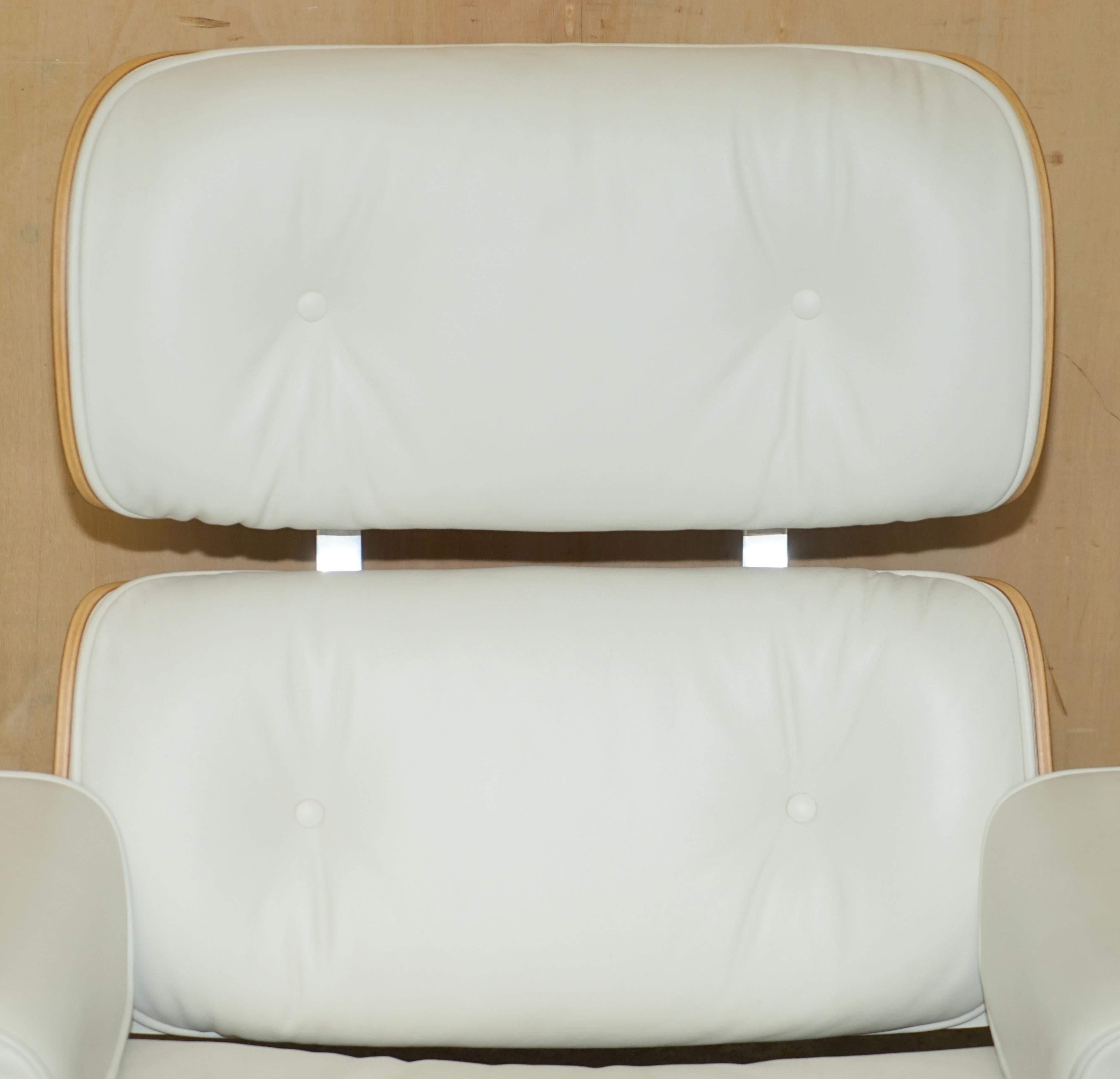 Européen Whiting fauteuil de salon Charles and Ray Eames american cherry wood white leather en vente