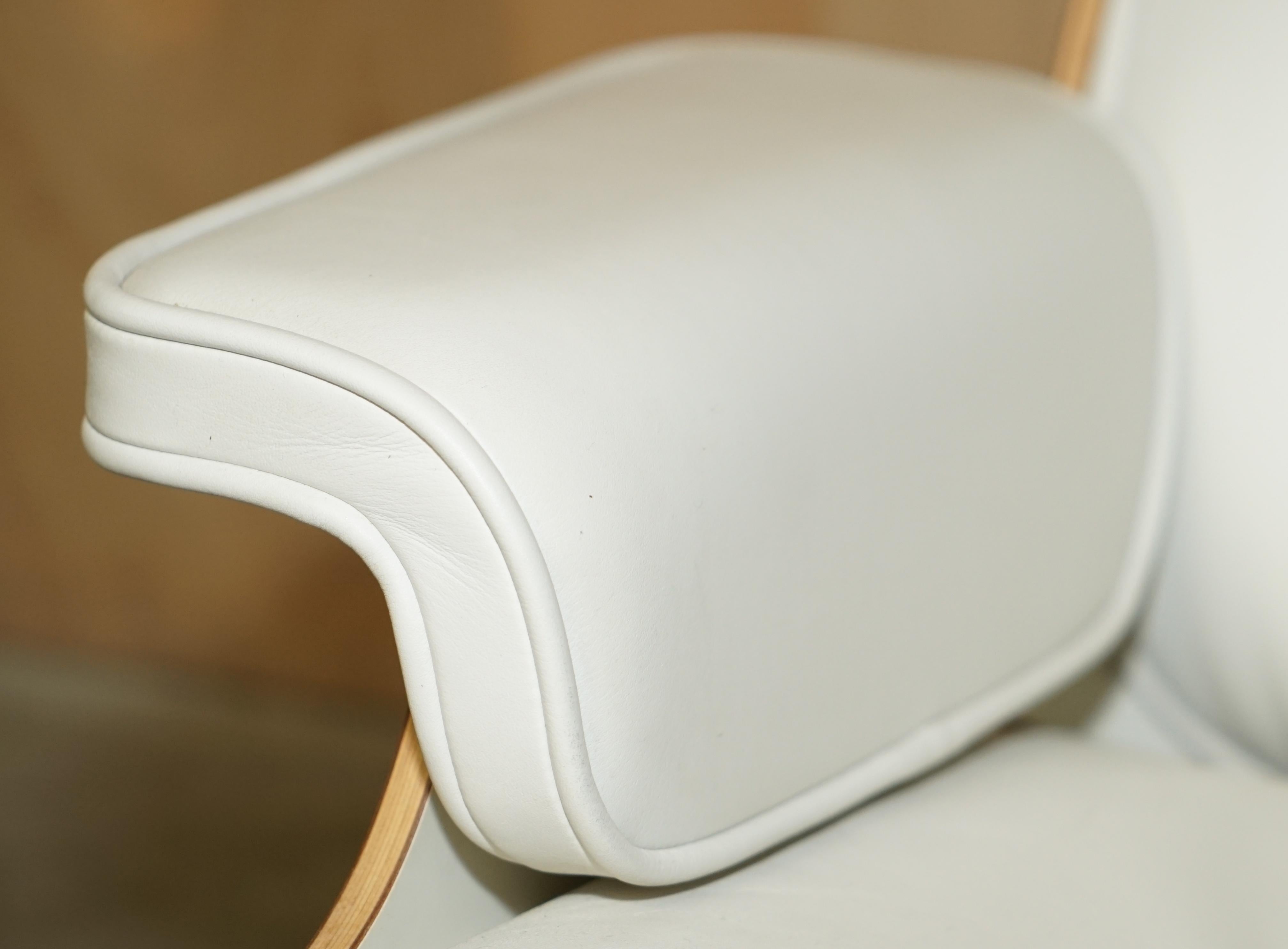 Whiting fauteuil de salon Charles and Ray Eames american cherry wood white leather en vente 1