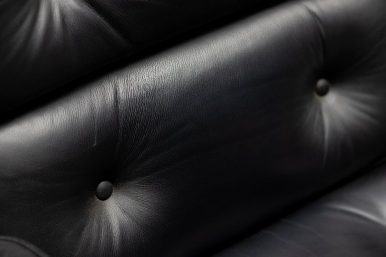 Vitra Charles and Ray Eames Executive Lobby Chair For Sale at 1stDibs