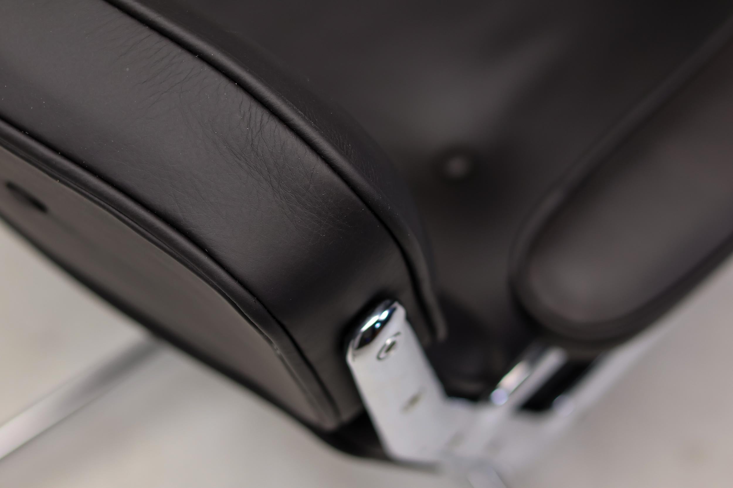 Vitra Charles & Ray Eames Executive Lobby Chair 5