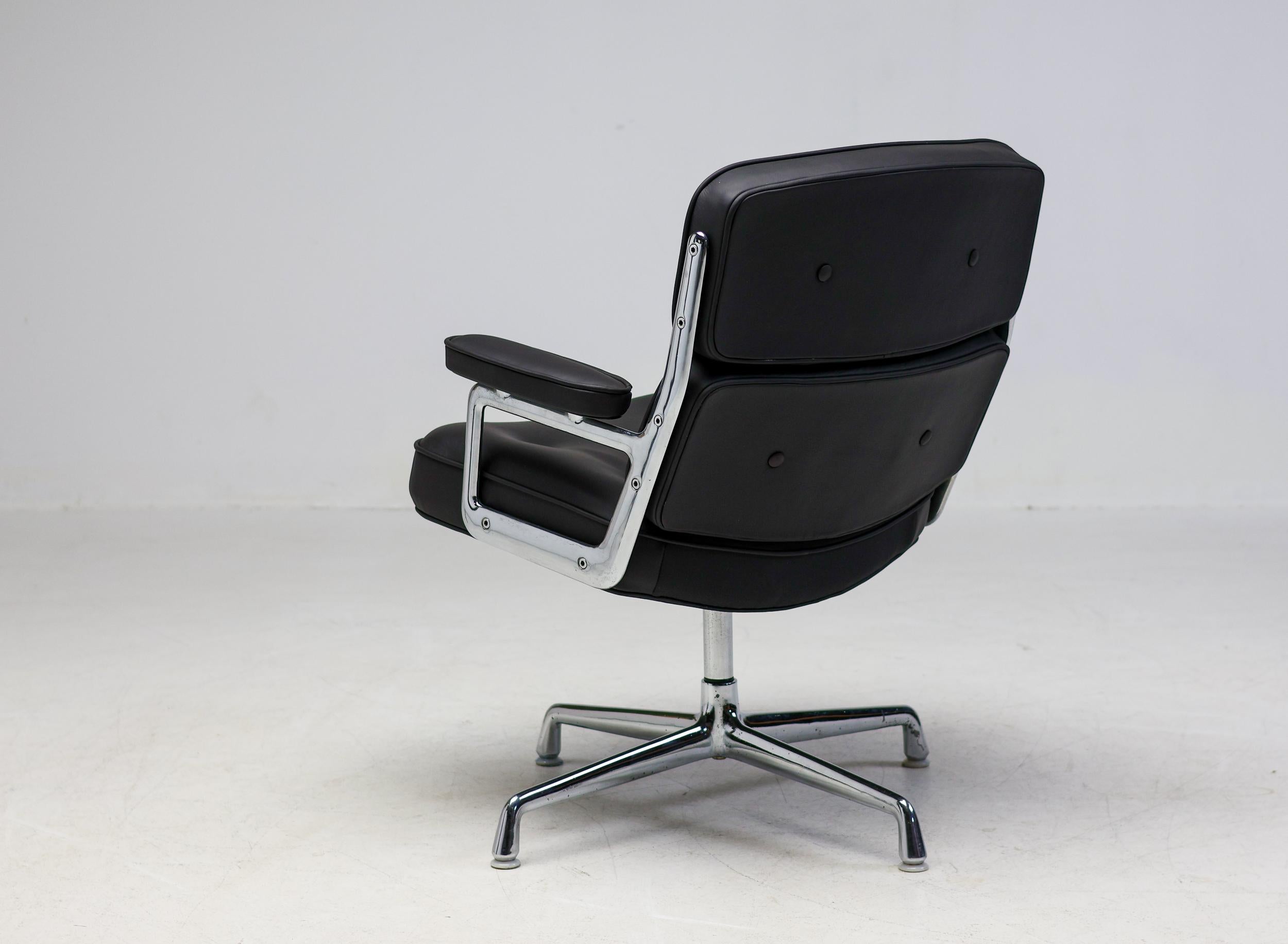 20th Century Vitra Charles & Ray Eames Executive Lobby Chair