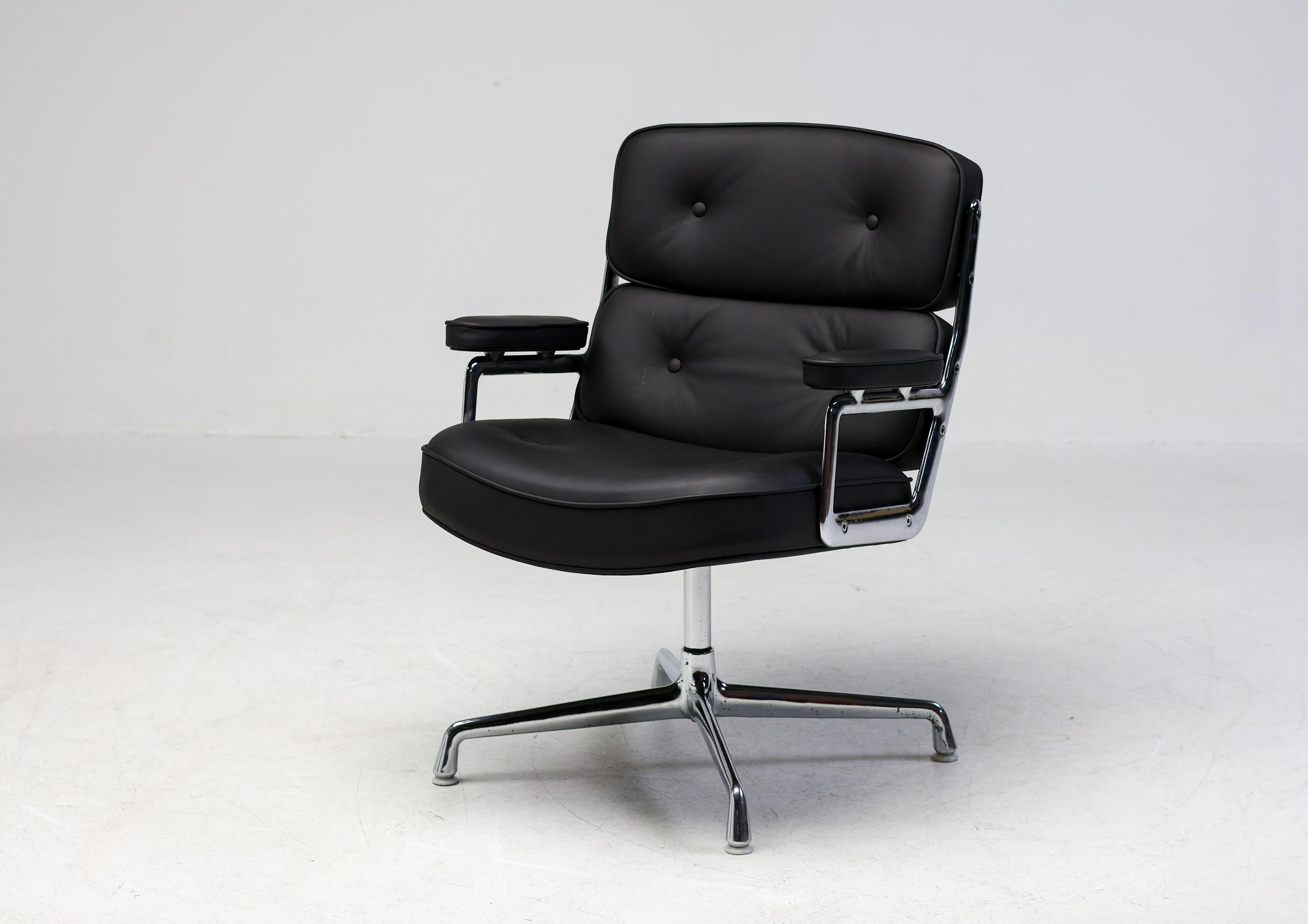 Vitra Charles & Ray Eames Executive Lobby Chair 2