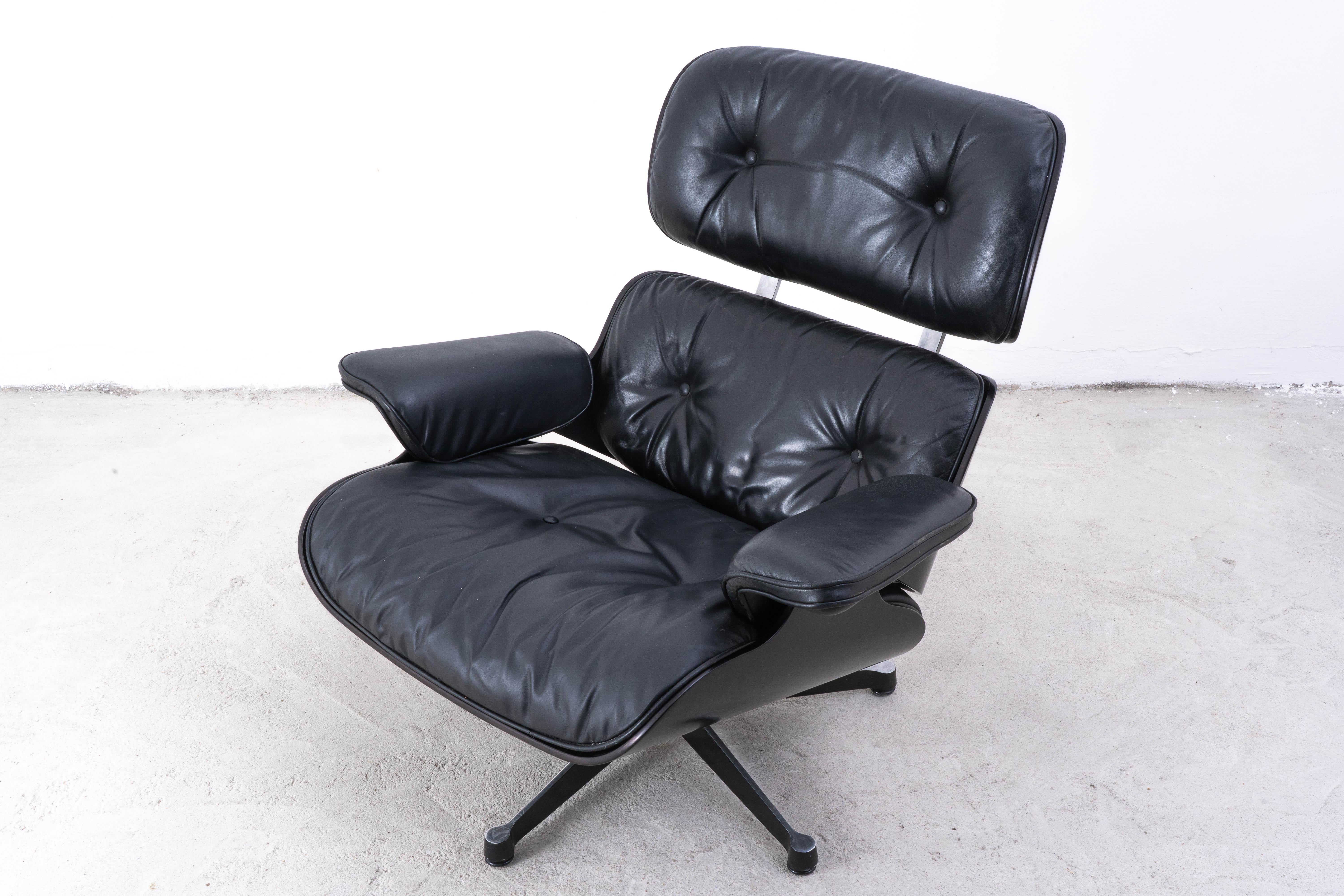 Vitra - Charles & Ray Eames - Lounge chair with ottoman - 670 Lounge Chair Moderno de mediados de siglo en venta