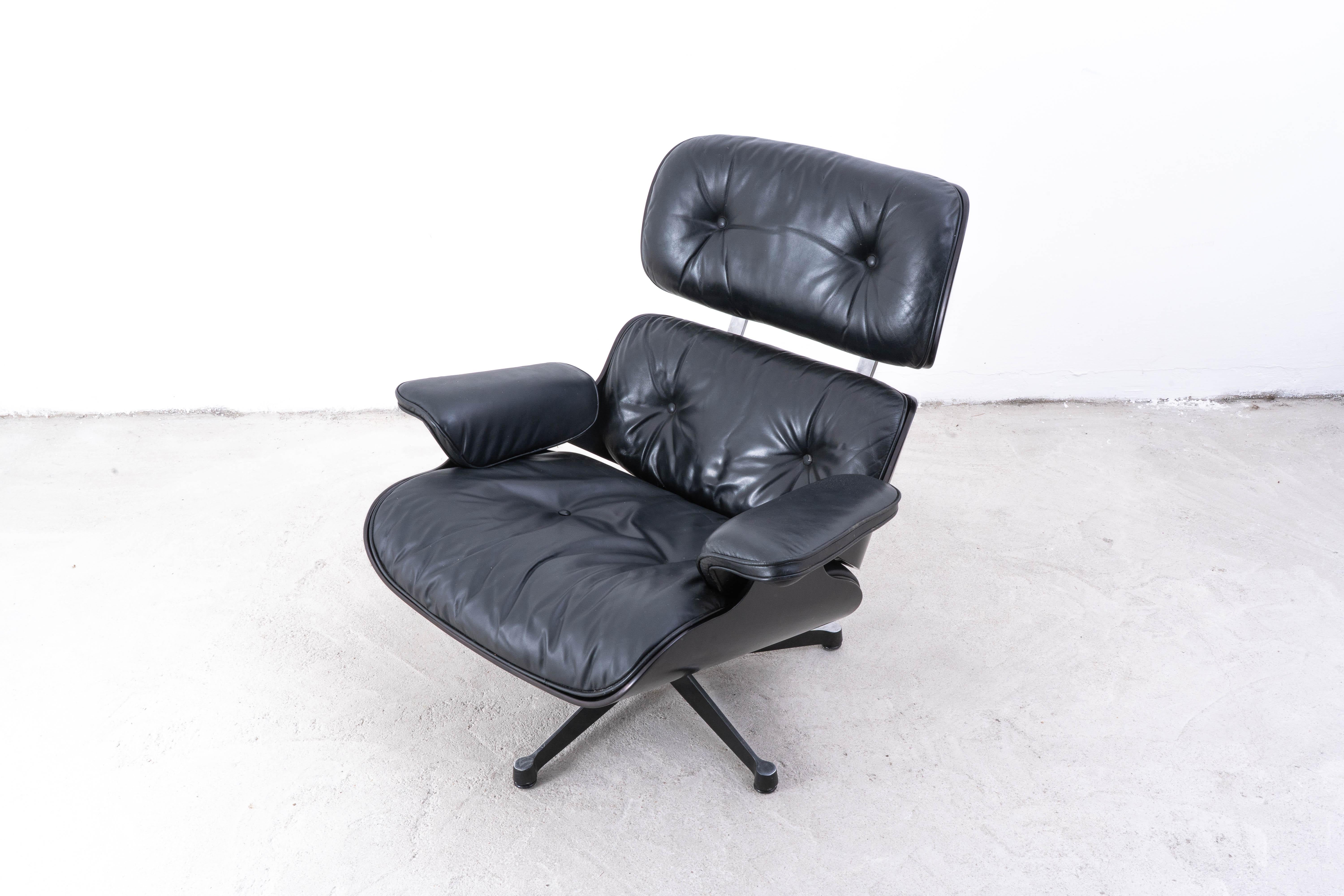 Vitra - Charles & Ray Eames - Lounge chair with ottoman - 670 Lounge Chair Alemán en venta