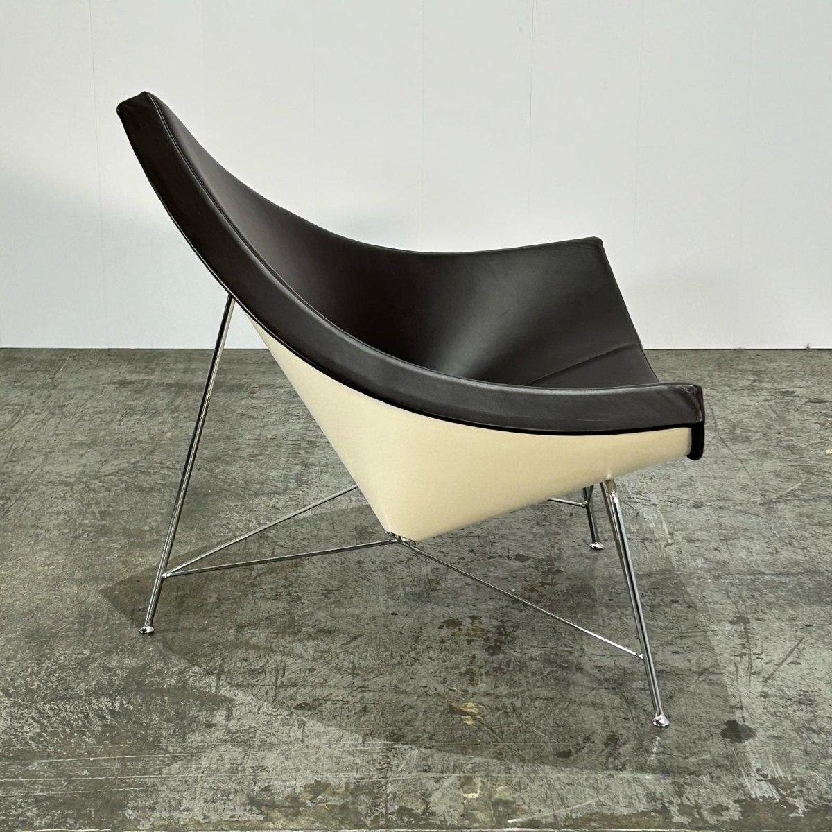 Ti presentiamo la splendida Coconut Leather Chair del famoso designer George Nelson per Vitra. Questo pezzo iconico è caratterizzato da un design elegante e moderno, con una seduta curva e braccioli per il massimo comfort. La lussuosa imbottitura