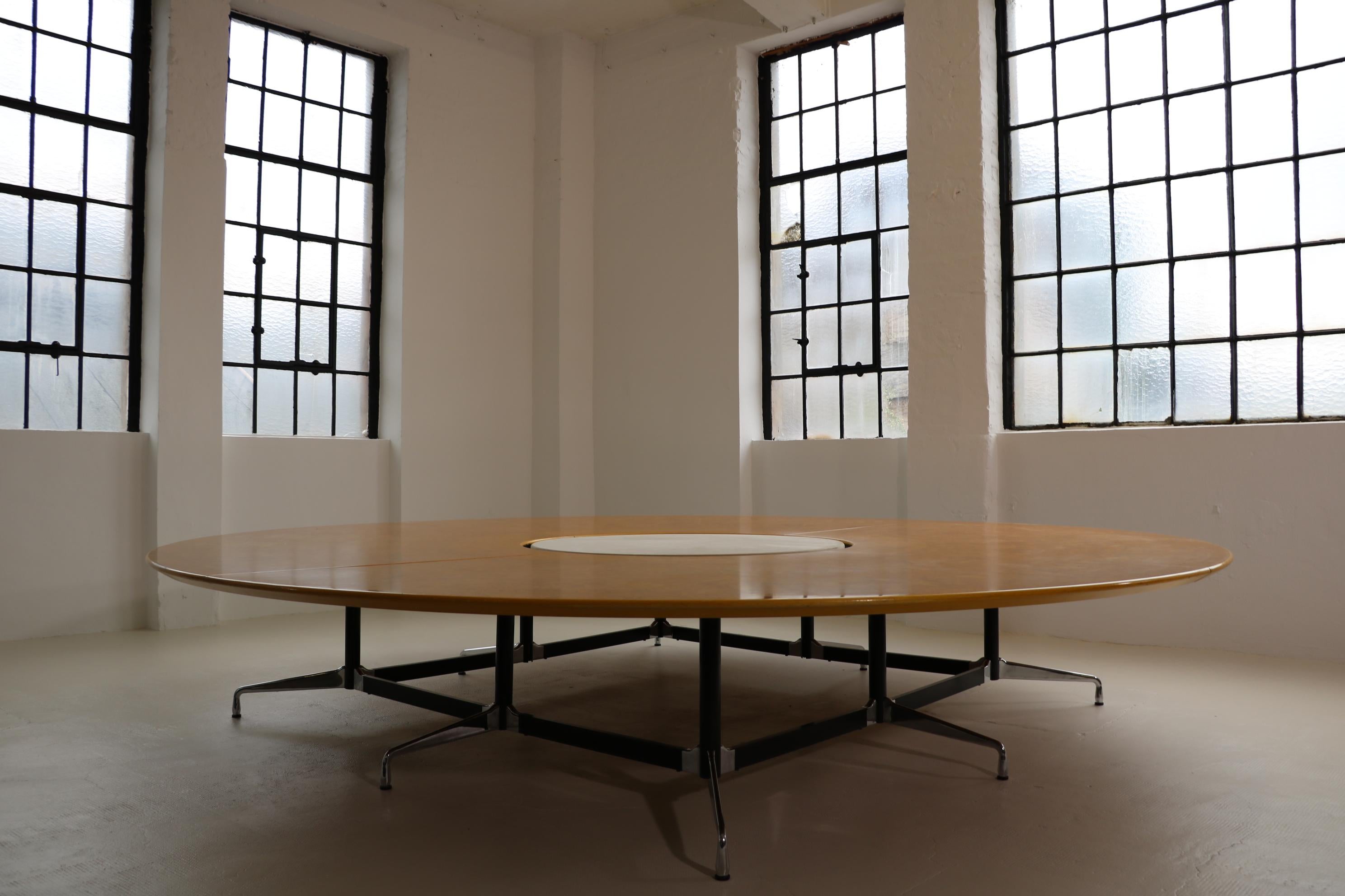 Conference table set consisting of four parts, veneered in very rare precious wood Thuja.
Frame aluminium chromed, top wood veneered in rare thuja wood, top in the middle covered in cream velour fabric and aperture for the cables, see