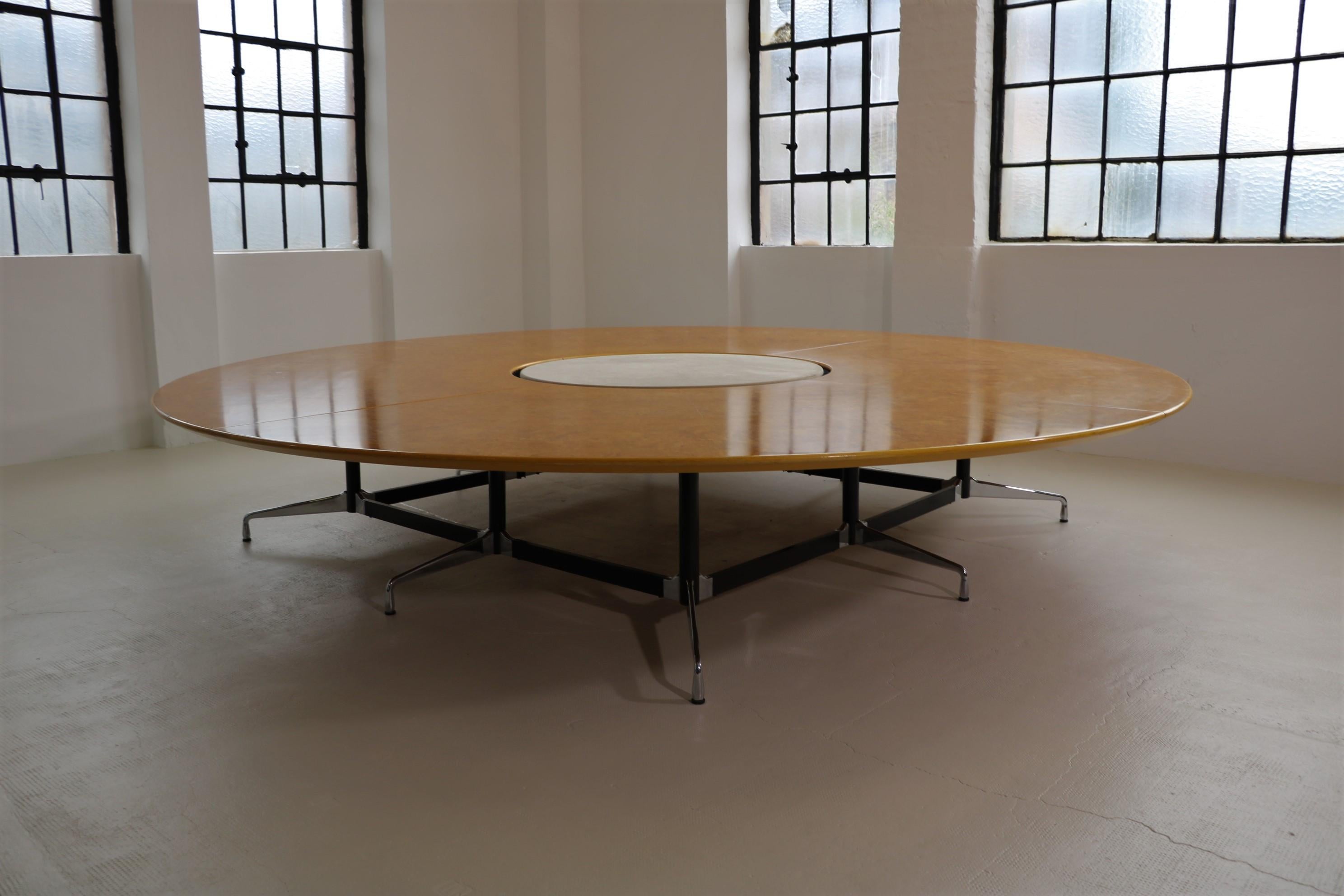 German Vitra/Herman Miller Conference table Charles Eames Segmented Table round 400 cm For Sale