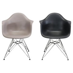 Fauteuils DAR Eames en plastique, lot de deux