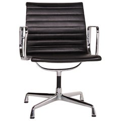 Vitra EA 107 Leder-Stuhl aus Aluminium in Braun und Dunkelbraun