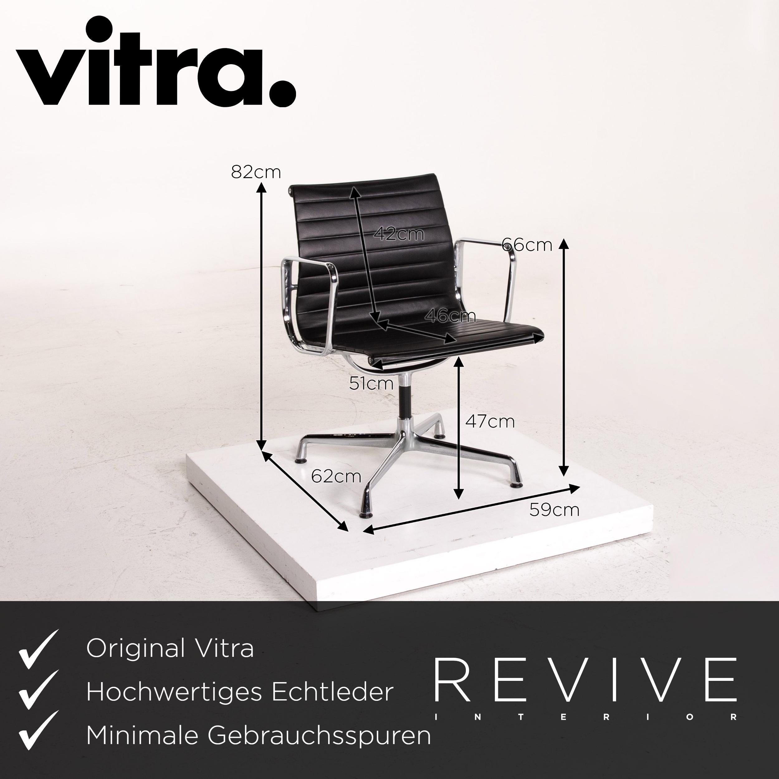 We present to you a Vitra EA 107 leather aluminum chair set dark brown 2x armchairs.
   
 

 Product measurements in centimeters:
 

Depth 62
Width 59
Height 82
Seat height 47
Rest height 66
Seat depth 46
Seat width 51
Back height 42.