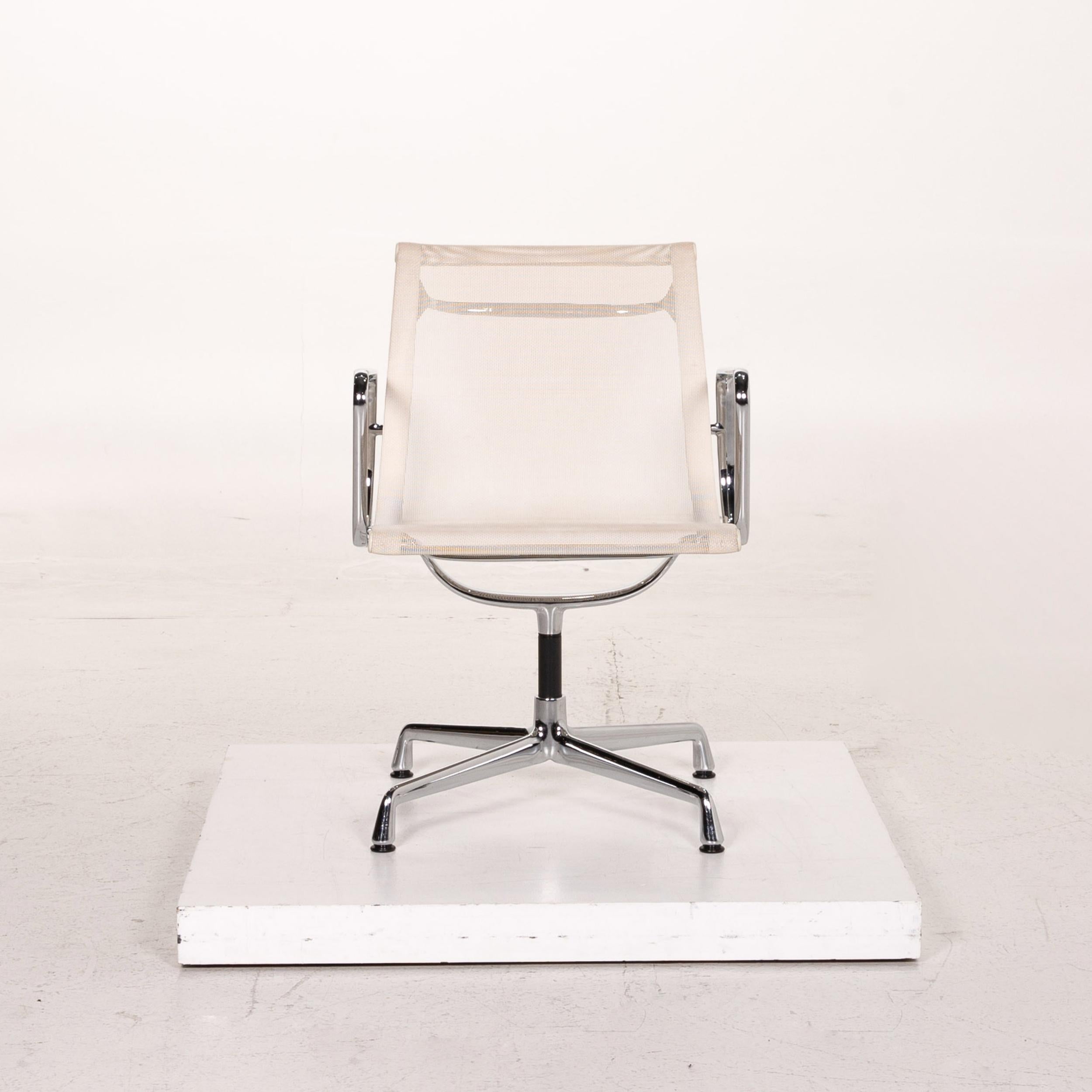 Vitra EA 108 Aluminum Plastic Chair Cream Swivel In Good Condition In Cologne, DE