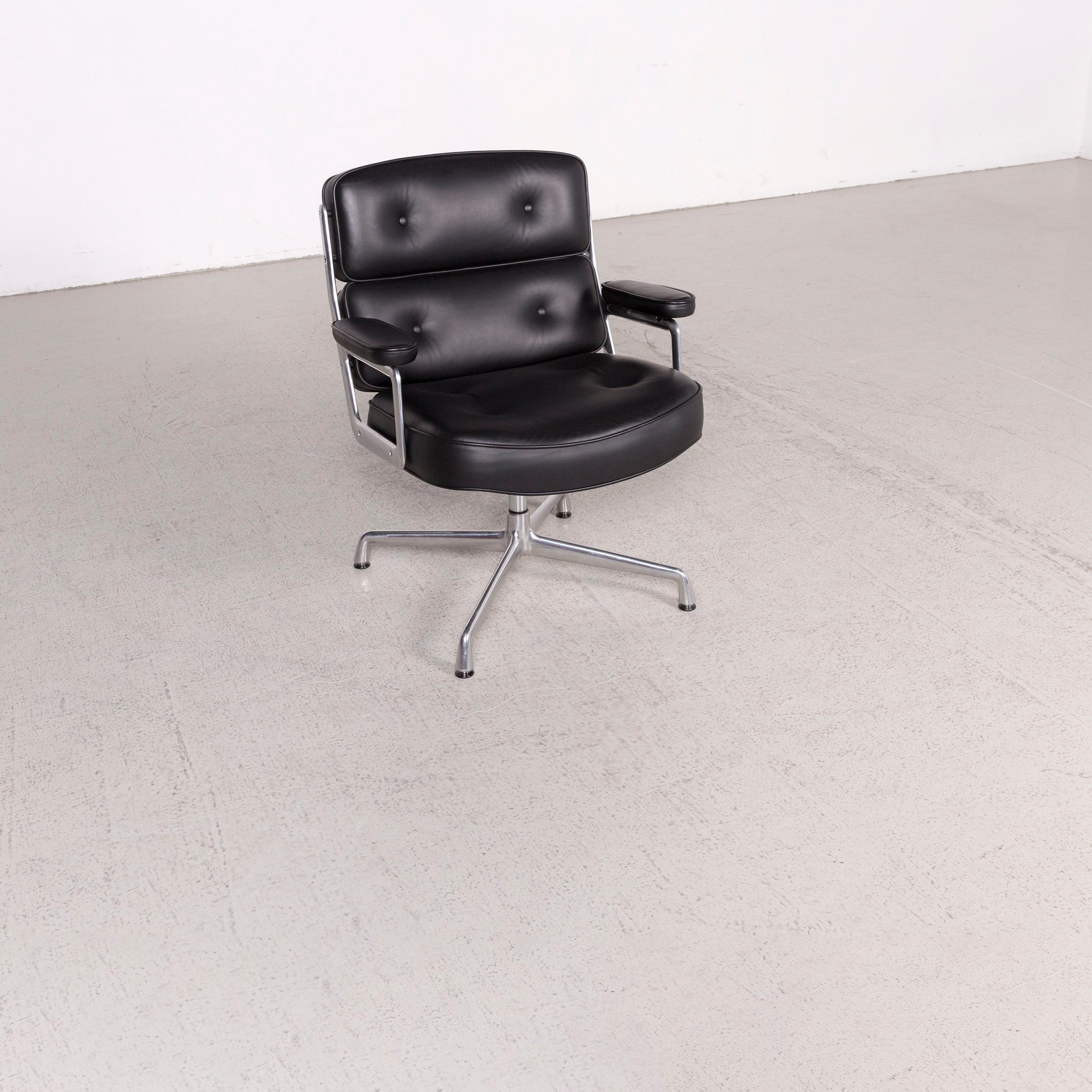We bring to you a Vitra EA 108 lobby chair designer leather armchair black genuine leather.
 

Product measures in centimeters:

Depth: 65
Width: 65
Height: 87
Seat-height: 50
Rest-height: 60
Seat-depth: 45
Seat-width: 55
Back-height: 48.