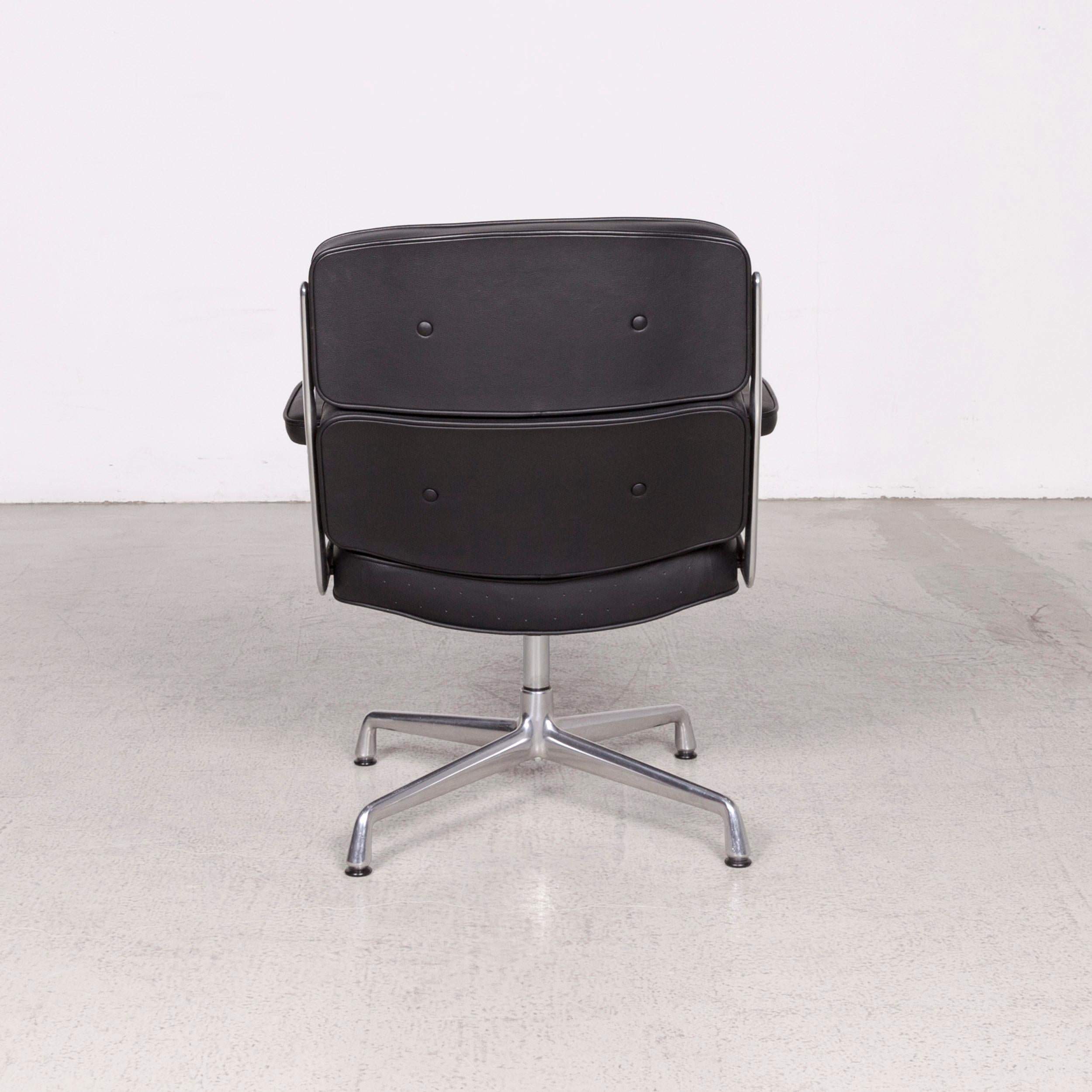 Vitra EA 108 Lobby Chair Designer Leather Armchair Black Genuine Leather In Excellent Condition In Cologne, DE
