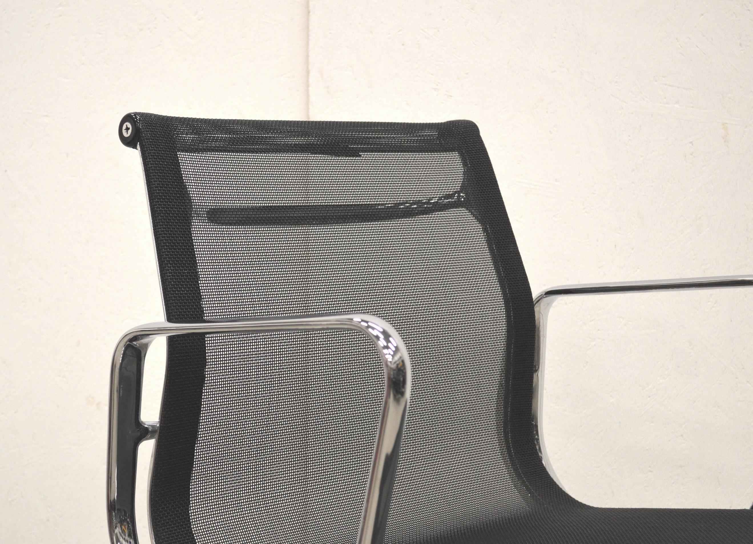 XXIe siècle et contemporain Chaise Vitra EA108 en filet d'aluminium de Charles Eames, lot de 8