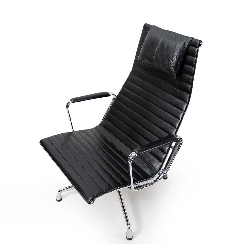 Vitra Eames Alu Group Lounge Set, EA124, EA125, 1980s In Good Condition In Renens, CH