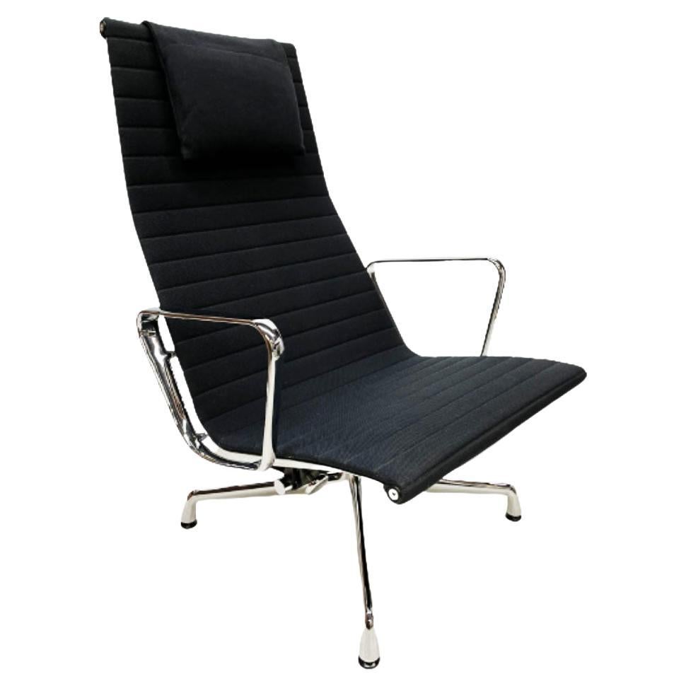 Fauteuil de salon Vitra Eames en aluminium, modèle EA124 en vente