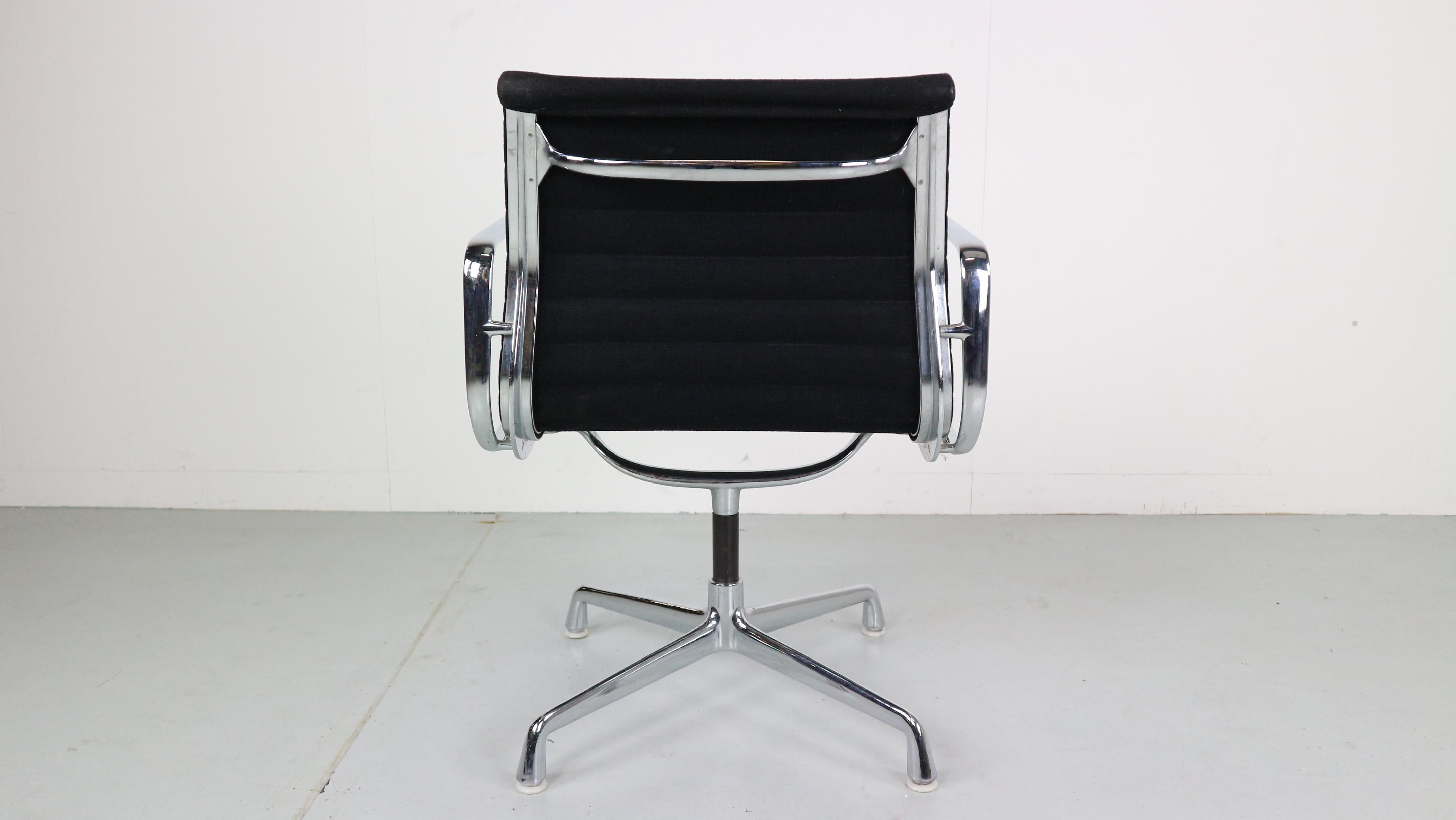 Vitra Eames Aluminum Chair, EA 108 In Good Condition In The Hague, NL