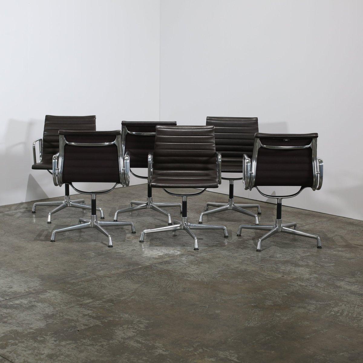Mid-Century moderno Sedia da ufficio Vitra Eames E108 in vendita
