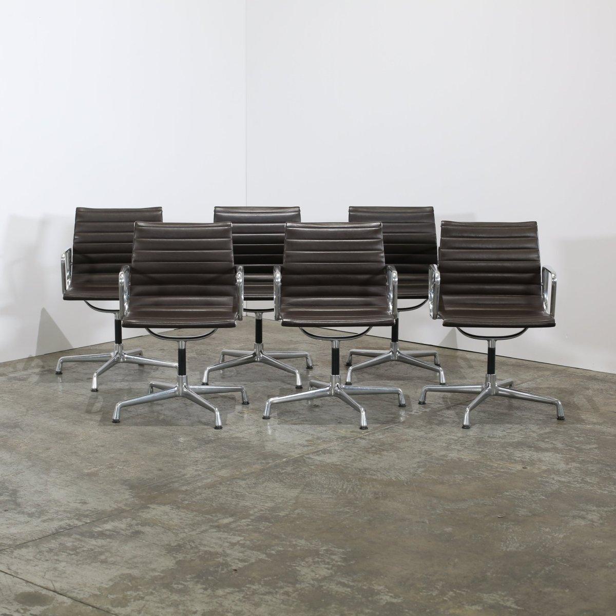 XXI secolo e contemporaneo Sedia da ufficio Vitra Eames E108 in vendita