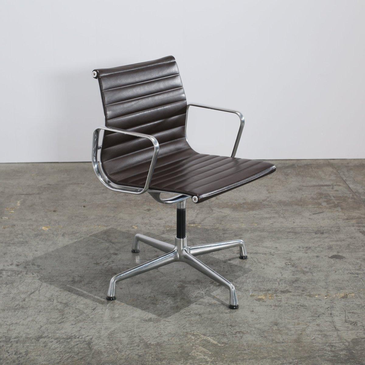 Sedia da ufficio Vitra Eames E108 in vendita 1