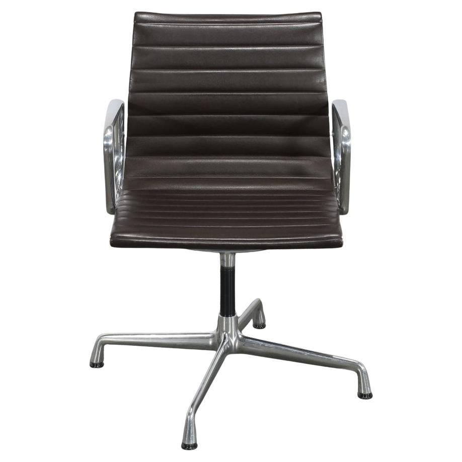 Silla de oficina Vitra Eames E108