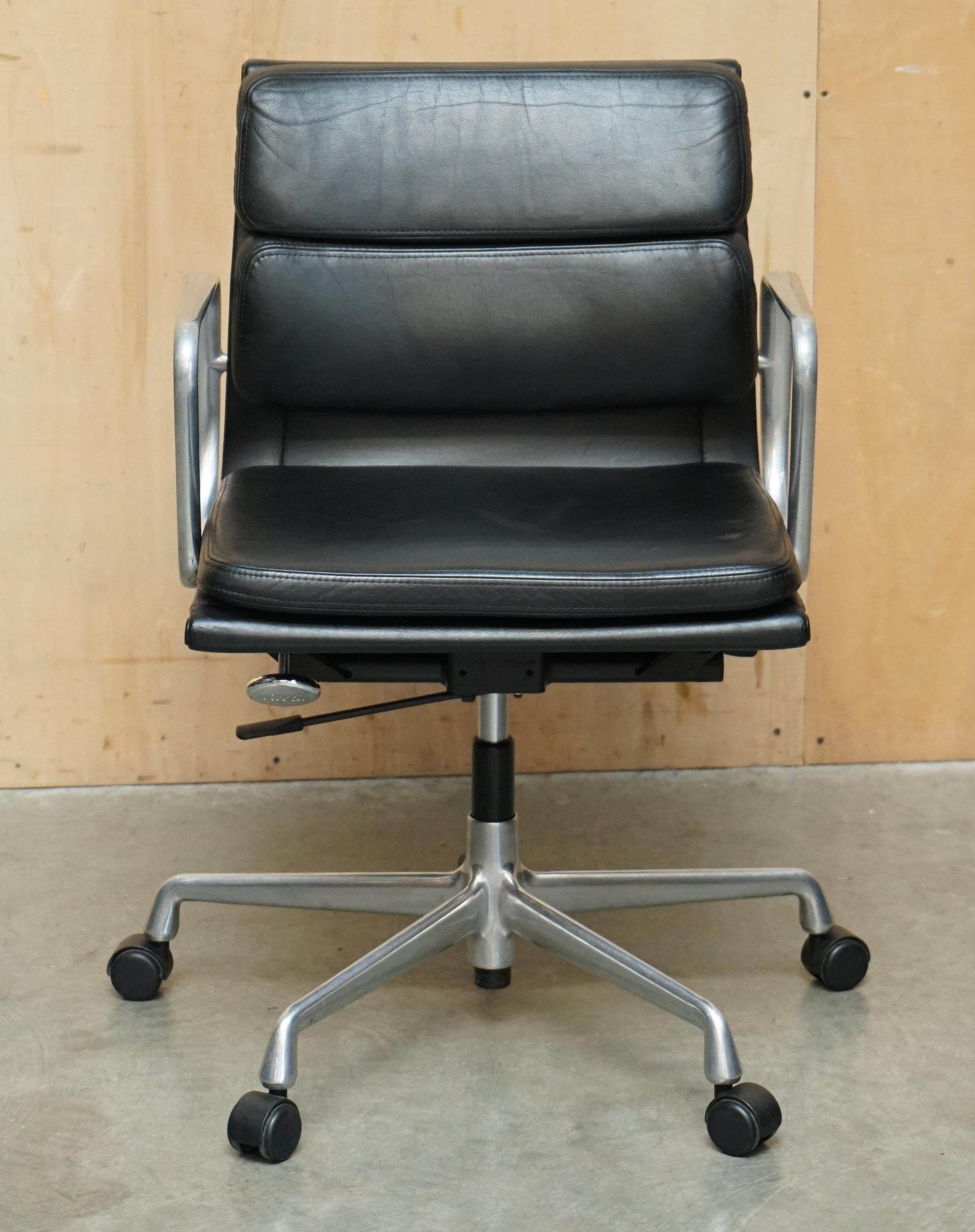 Mid-Century moderno Vitra EAMES EA 217 / 219 SEDIA DA UFFICIO IN PELLE SOFT PAD SWIVEL in vendita