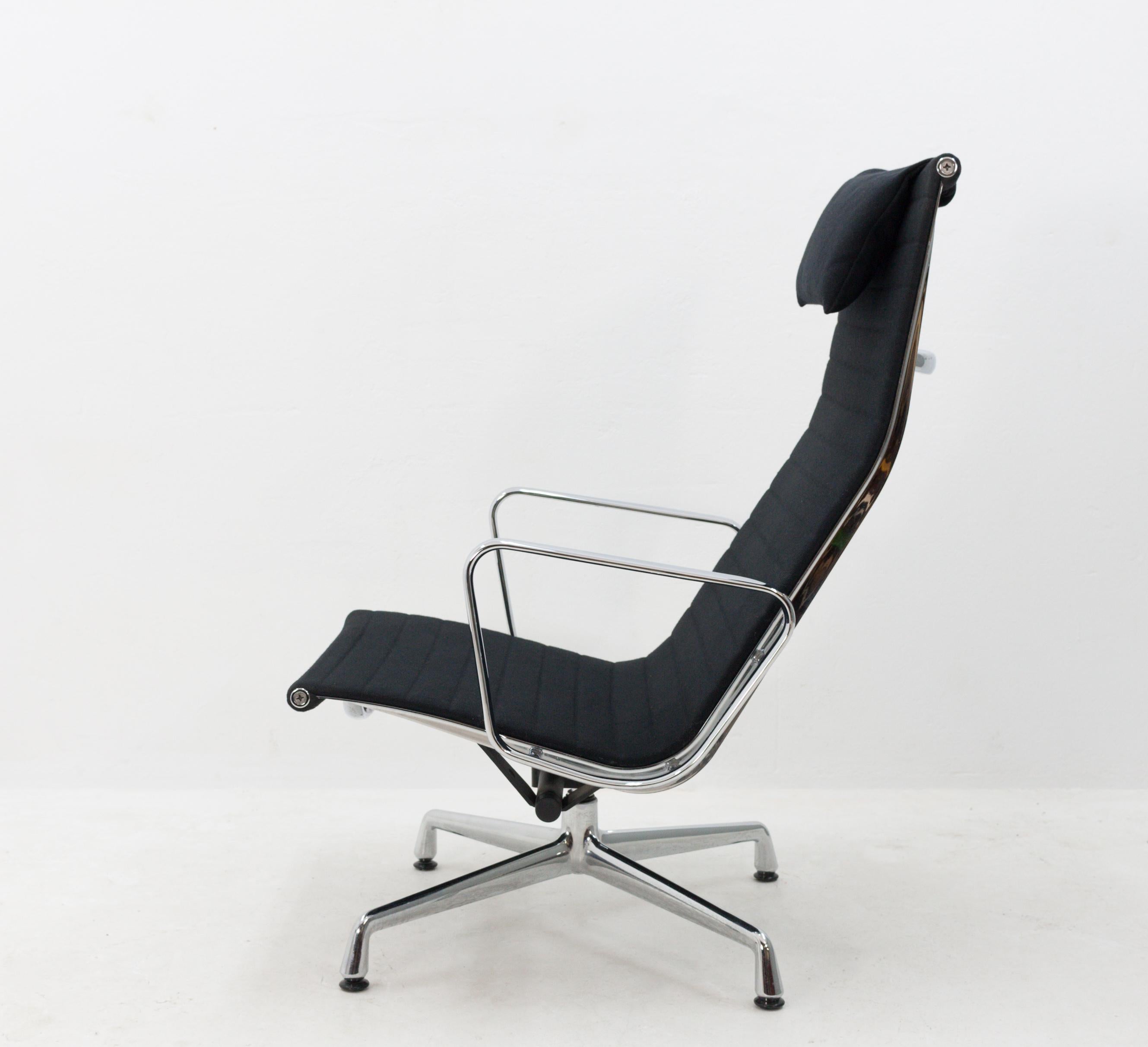 Vitra Eames Ea116 Rotating Swivel Lounge Chair in Black Fabric In Good Condition In Den Haag, NL