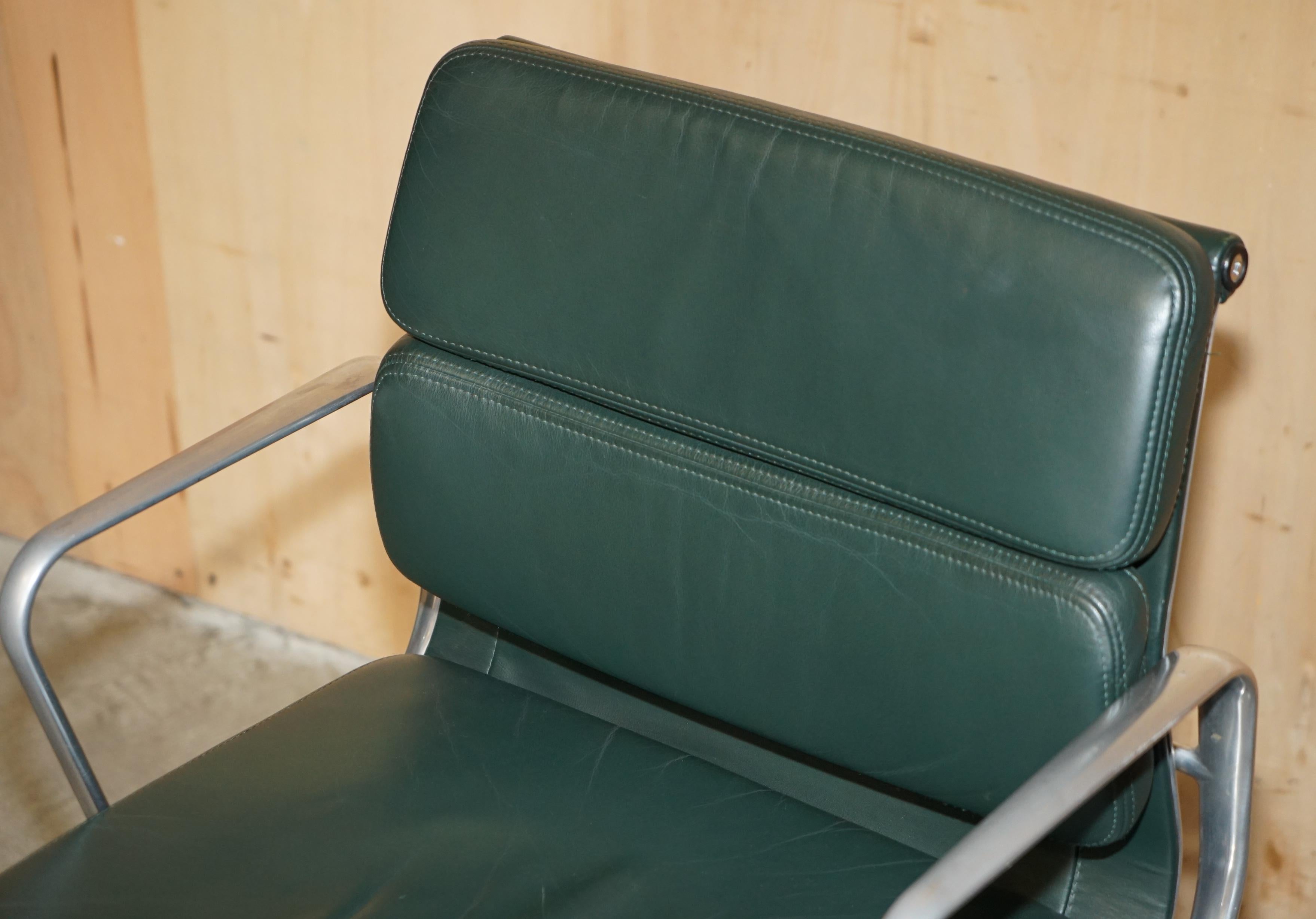 VITRA EAMES EA217 SOFTPAD EINZIGARTIGES GRÜNES LEDER KAPTAINS BÜROSTUHL (Deutsch) im Angebot