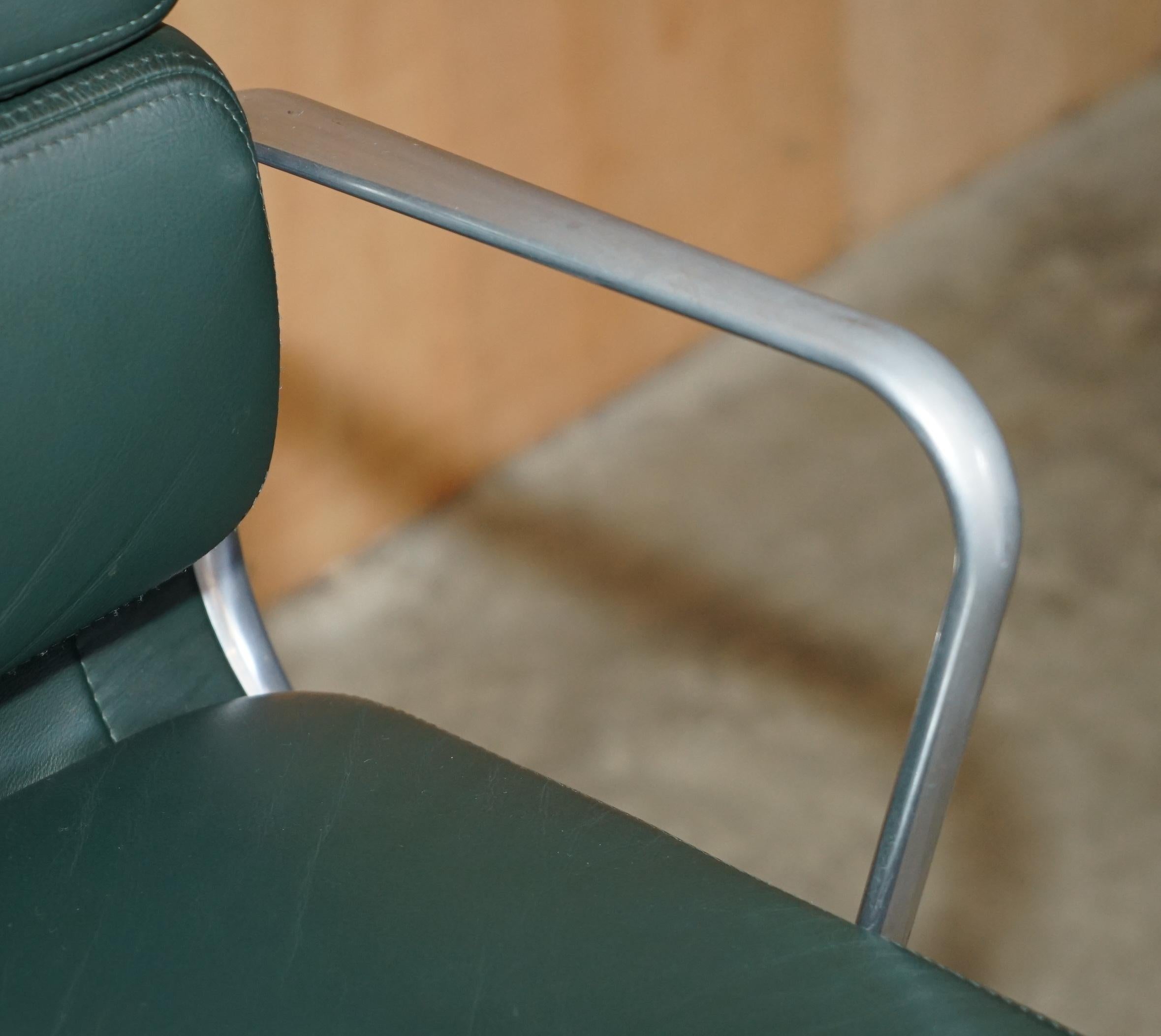 VITRA EAMES EA217 SOFTPAD EINZIGARTIGES GRÜNES LEDER KAPTAINS BÜROSTUHL (20. Jahrhundert) im Angebot